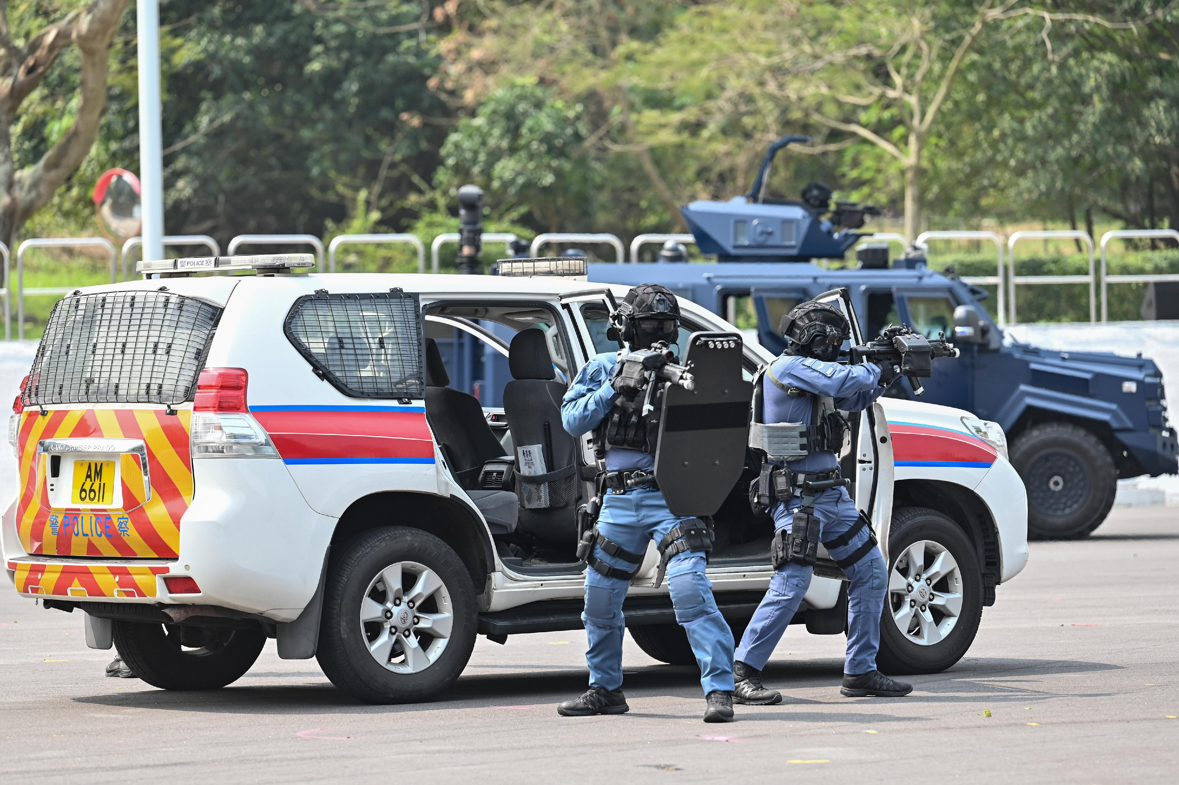 The Police Force held an open day in support of the National Security Education Day at Hong Kong Police College today (April 15). Photo shows a demonstration of anti-terrorism exercise by the Counter Terrorism Response Unit.