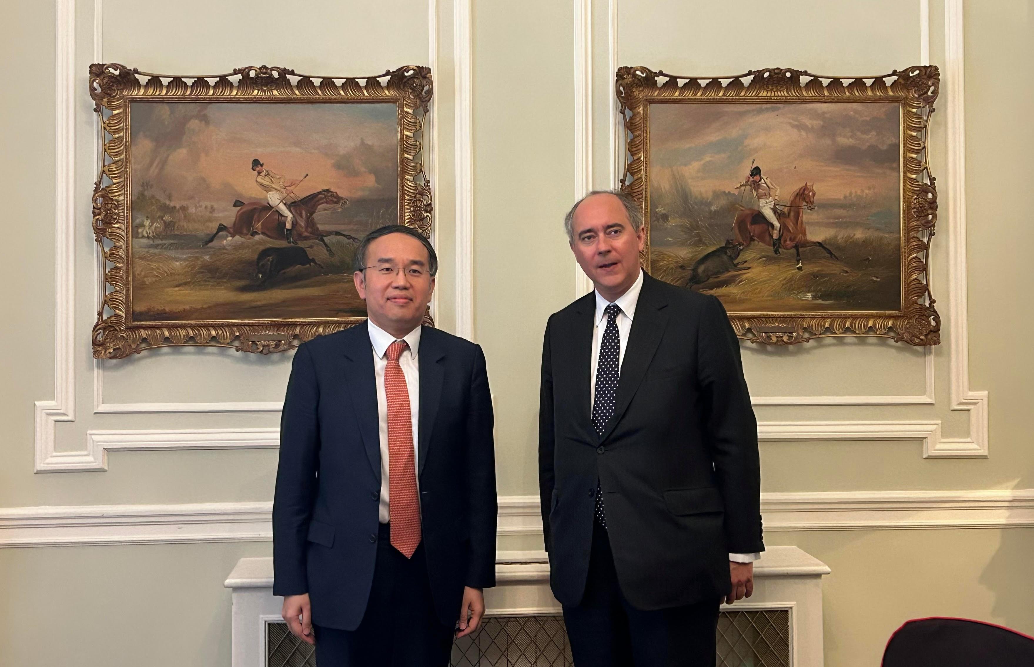 The Secretary for Financial Services and the Treasury, Mr Christopher Hui (left), yesterday (April 18, London time) met with the Minister of State in the Department for Business and Trade, Lord Dominic Johnson (right) in London, the UK.