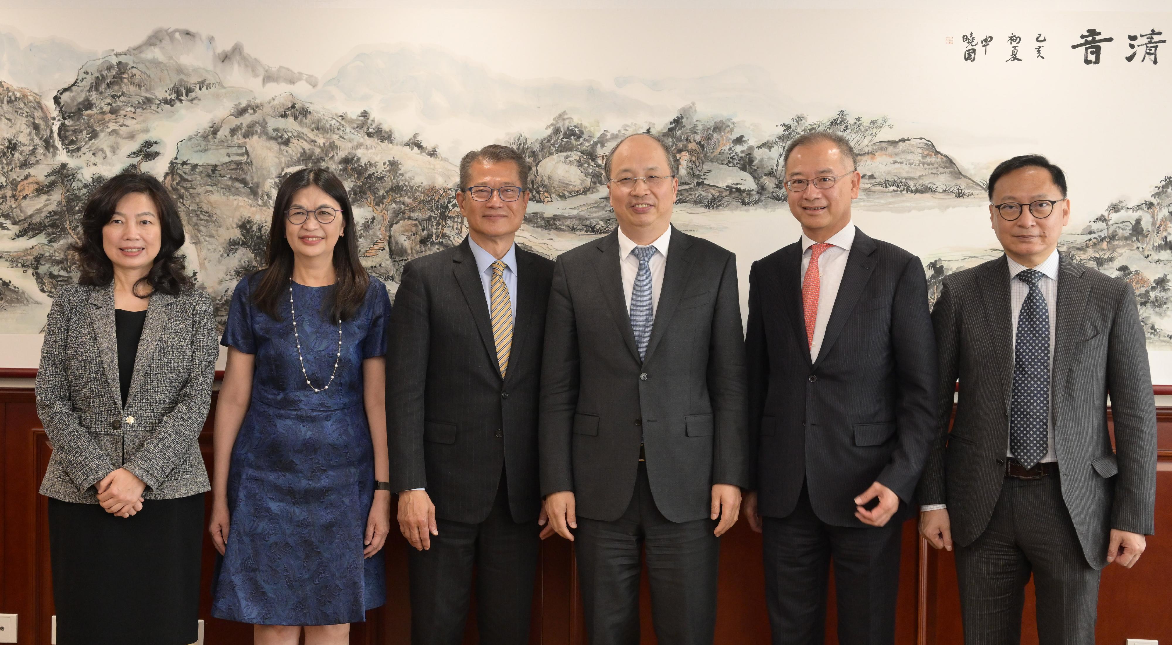 The Financial Secretary, Mr Paul Chan, continues his visit in Beijing today (April 19) and meets the Chairman of the China Securities Regulatory Commission, Mr Yi Huiman, to explore ways to enhance co-ordination and co-operation in financial aspect. Photo shows Mr Chan (third left); Mr Yi (third right); the Permanent Secretary for Financial Services and the Treasury (Financial Services), Ms Salina Yan (first left); the Chief Executive of the Hong Kong Monetary Authority, Mr Eddie Yue (second right); the Chief Executive Officer of the Securities and Futures Commission, Ms Julia Leung (second left); and the Chief Executive Officer of the Insurance Authority, Mr Clement Cheung (first right), before the meeting.