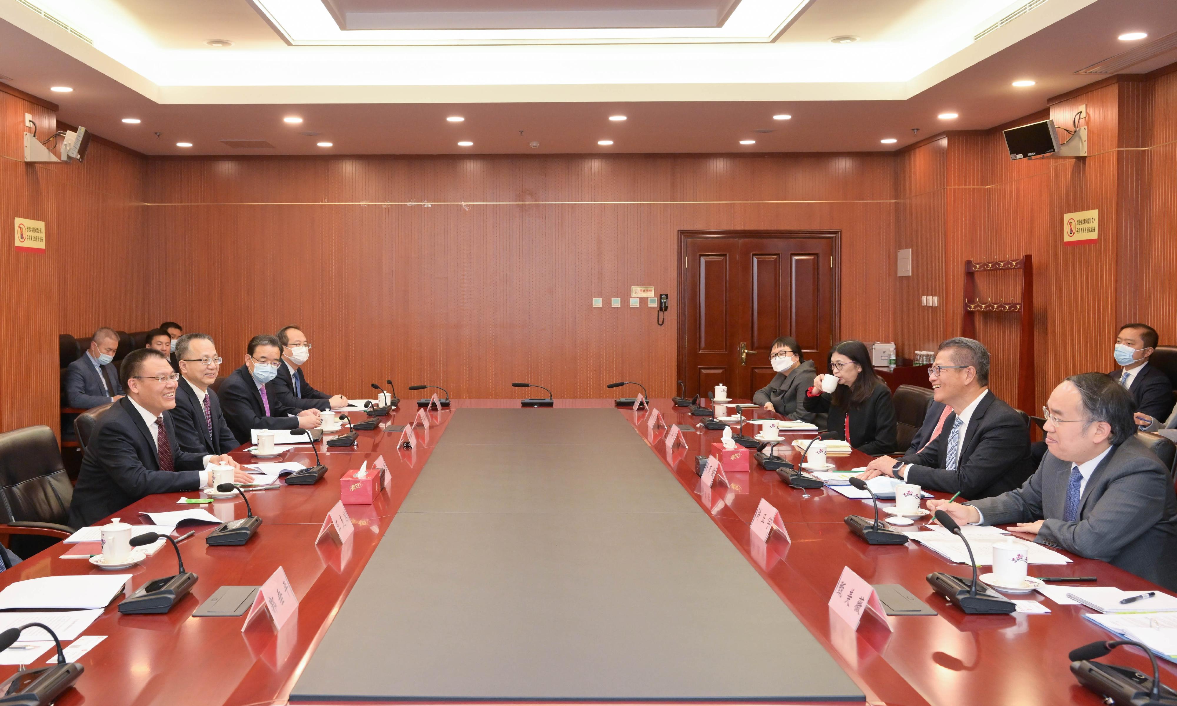 The Financial Secretary, Mr Paul Chan, continued his visit in Beijing today (April 20). Photo shows Mr Chan (second right) and the Secretary for Financial Services and the Treasury, Mr Christopher Hui (first right), meeting with Vice Minister of Finance Mr Wang Dongwei (first left).