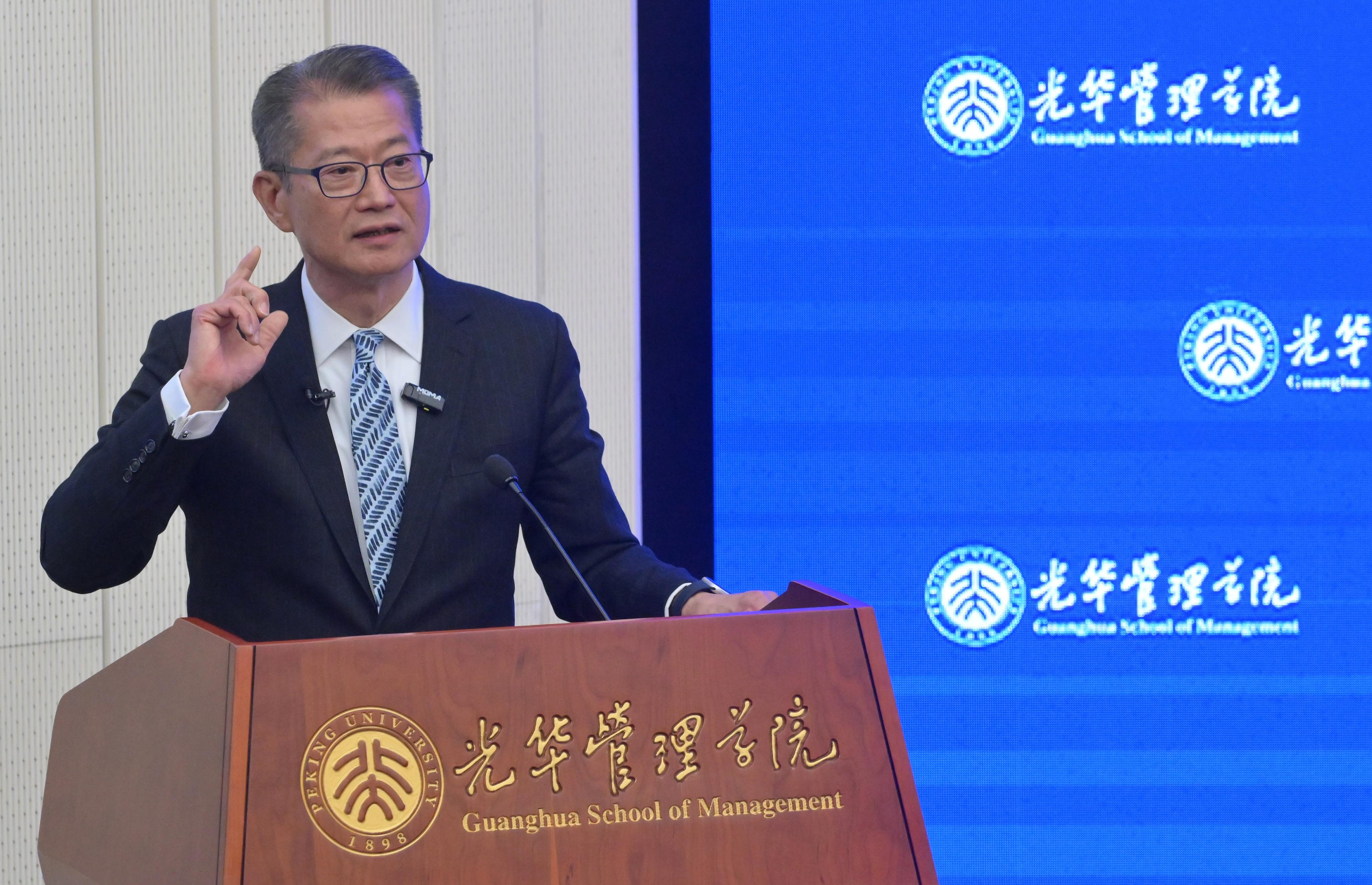 The Financial Secretary, Mr Paul Chan, continued his visit to Beijing today (April 20). Photo shows Mr Chan speaking at Peking University Guanghua School of Management and exchanging with around 300 alumni, teachers and students.