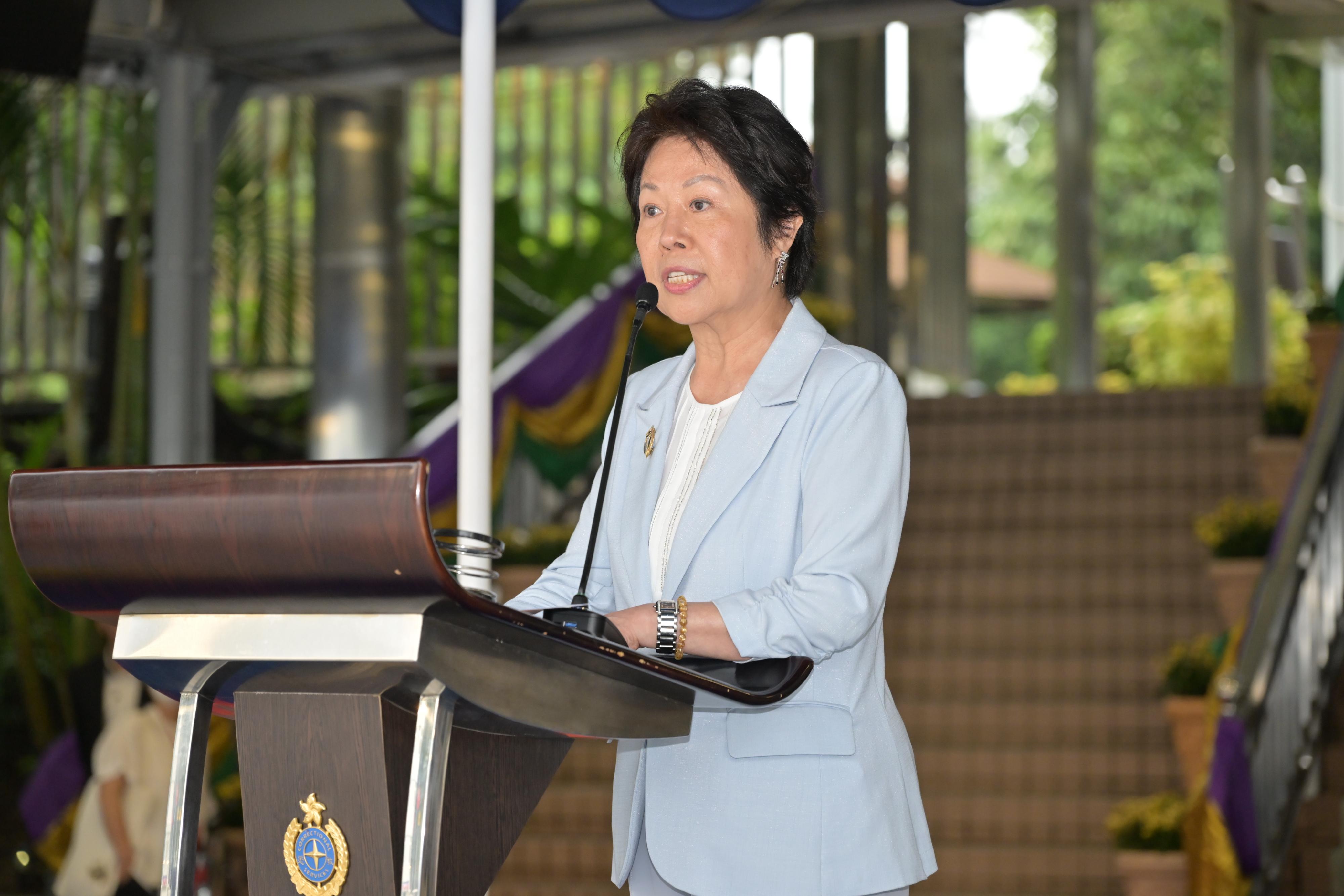 The Correctional Services Department held a passing-out parade at the Hong Kong Correctional Services Academy today (April 21). Photo shows the Chairman of the Committee on Community Support for Rehabilitated Offenders, Ms Tsui Li, delivering a speech.