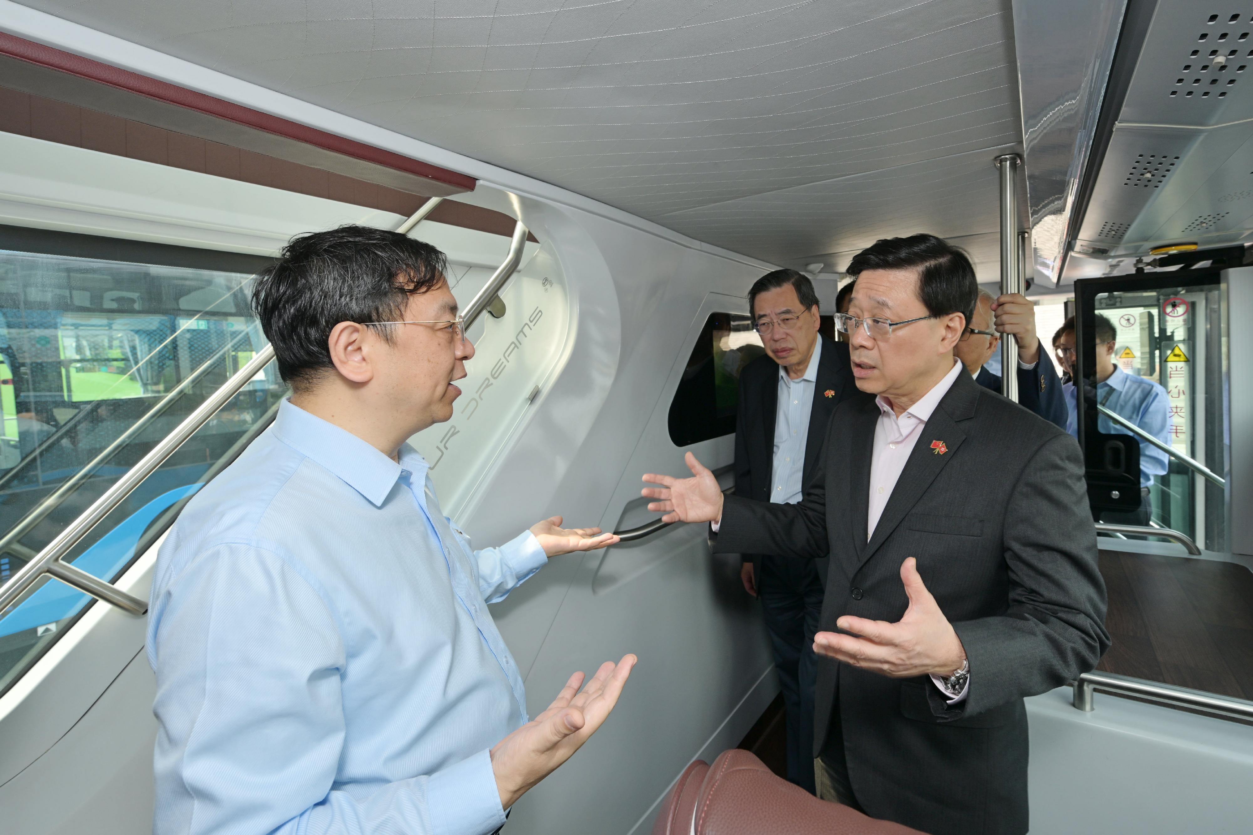The Chief Executive, Mr John Lee, led a delegation of the Hong Kong Special Administrative Region Government and the Legislative Council to visit Shenzhen today (April 22). Photo shows Mr Lee (first right), accompanied by the Chairman and President of BYD Company Limited, Mr Wang Chuanfu (first left), visiting a BYD Bus.