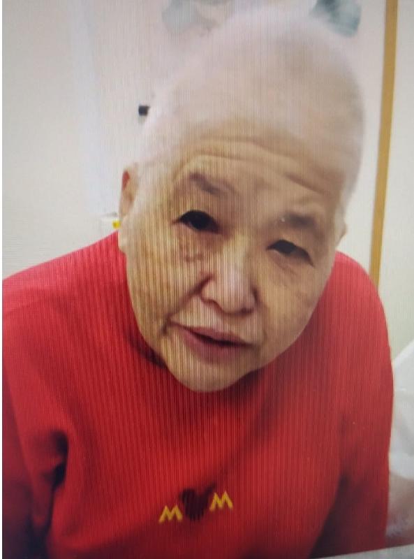 Shiu Lok-yee, aged 74, is about 1.5 metres tall, 60 kilograms in weight and of fat build. She has a round face with yellow complexion and short white hair. She was last seen wearing a white T-shirt, light-coloured shorts and light-coloured slippers.

