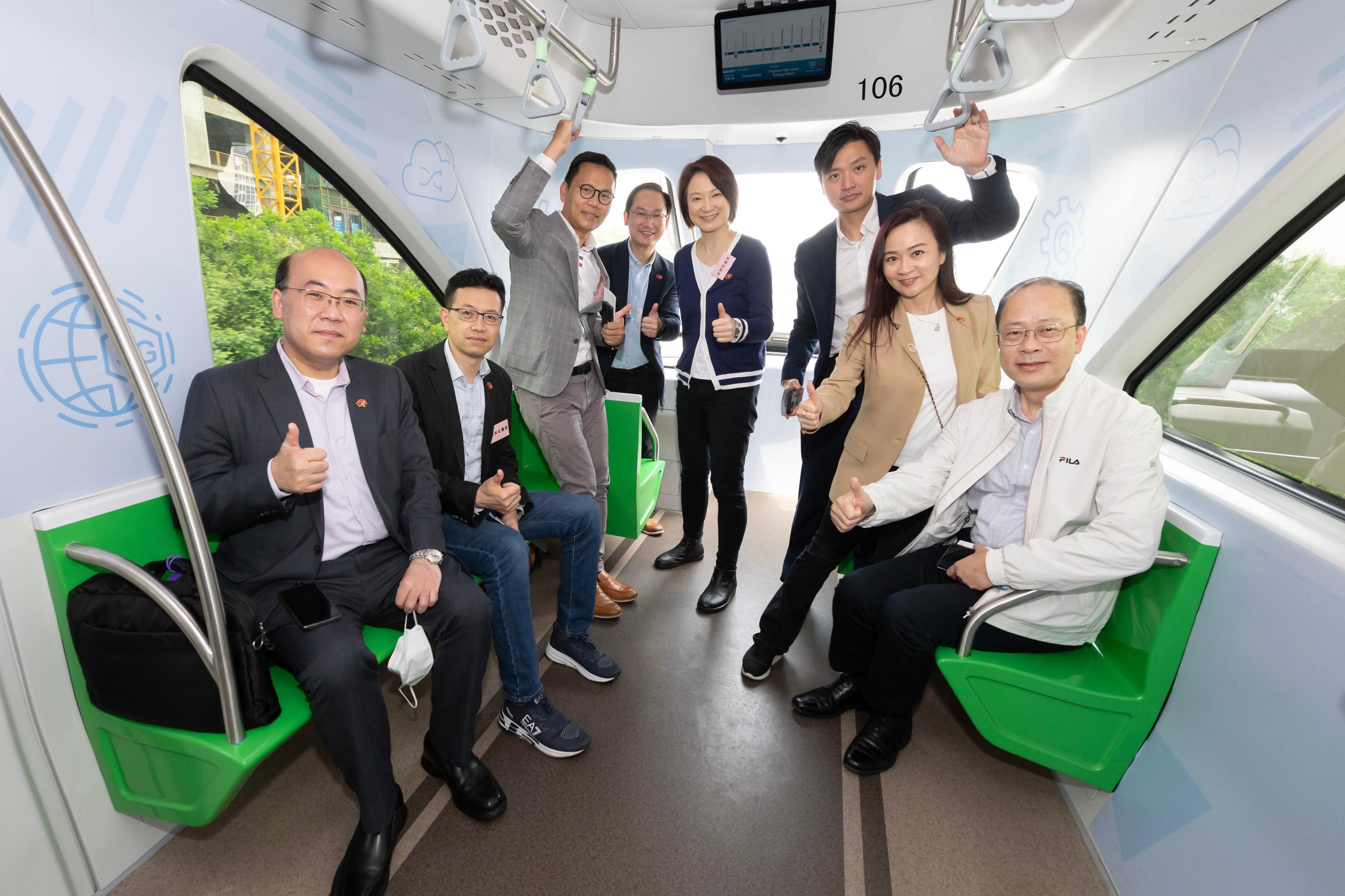 The delegation of the Hong Kong Special Administrative Region Government and the Legislative Council led by the Chief Executive, Mr John Lee, continues its duty visit in the Guangdong-Hong Kong-Macao Greater Bay Area today (April 22). The delegation experiences firsthand SkyShuttle, a new energy rail transit system developed by BYD Company Limited.
