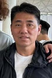 Shum Po-keung, aged 55, is about 1.67 metres tall, 77 kilograms in weight and of medium build. He has a square face with yellow complexion and short black hair. He was last seen wearing a grey T-shirt, blue short jeans and brown sport shoes. 
