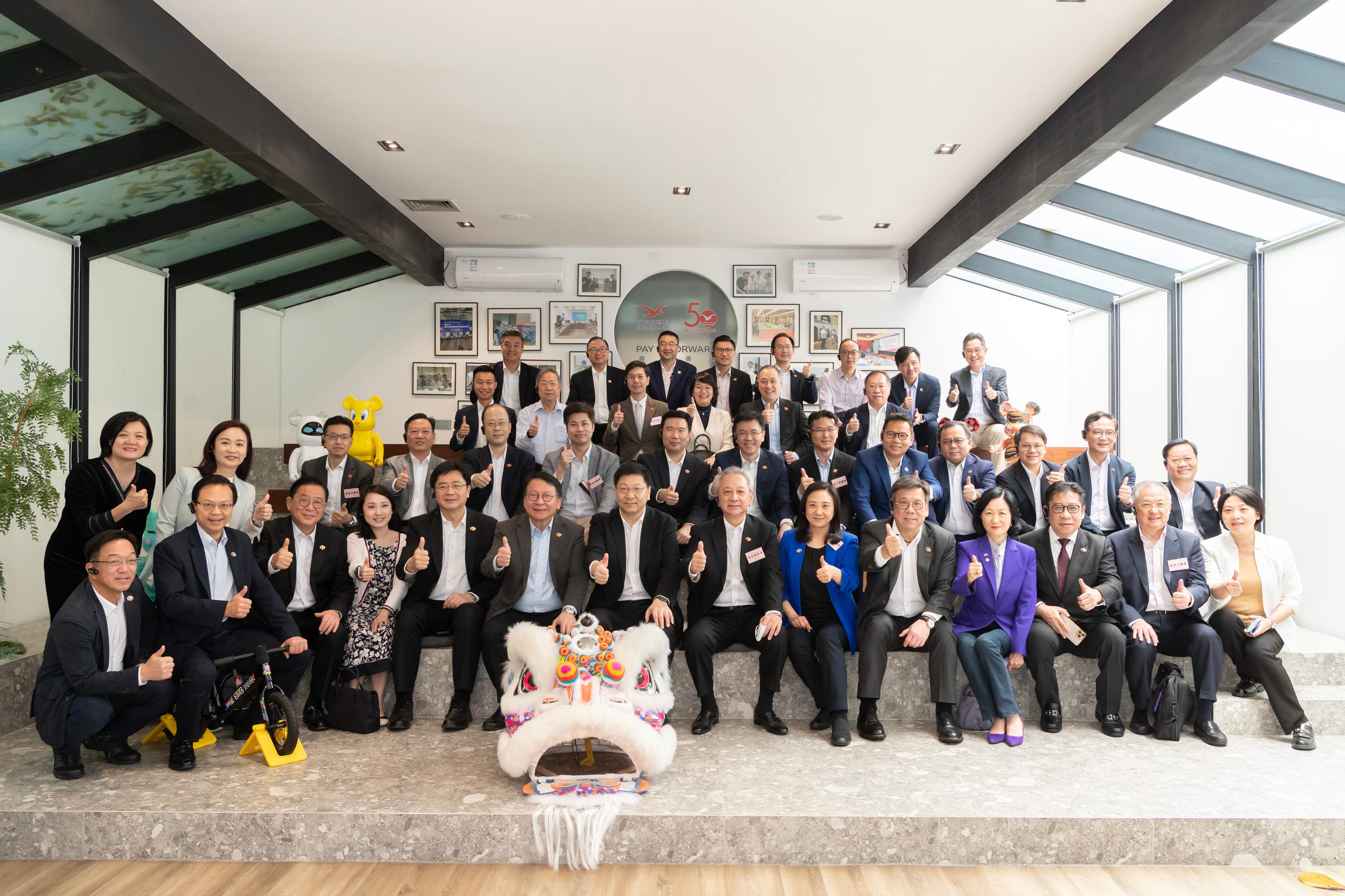 The delegation of the Hong Kong Special Administrative Region Government and the Legislative Council led by the Chief Executive, Mr John Lee, continues its duty visit in the Guangdong-Hong Kong-Macao Greater Bay Area today (April 23). The Chief Secretary for Administration, Mr Chan Kwok-ki (front row, sixth left); Deputy Secretary of the Communist Party of China Foshan Municipal Party Committee and Mayor of the Foshan Municipal Government, Mr Bai Tao (front row, seventh left); and other delegation members visited the Jian's Villa at Lingnan Tiandi to learn more about the policy of heritage conservation in Foshan.