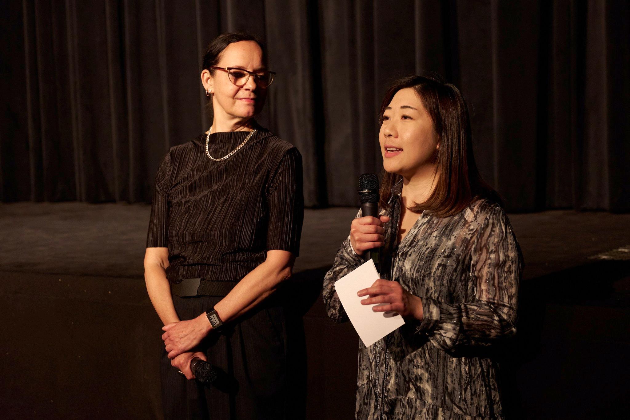 The Director of HKETO Berlin, Ms Jenny Szeto (right), speaking at the opening screening in Vienna on April 22 (Vienna time).