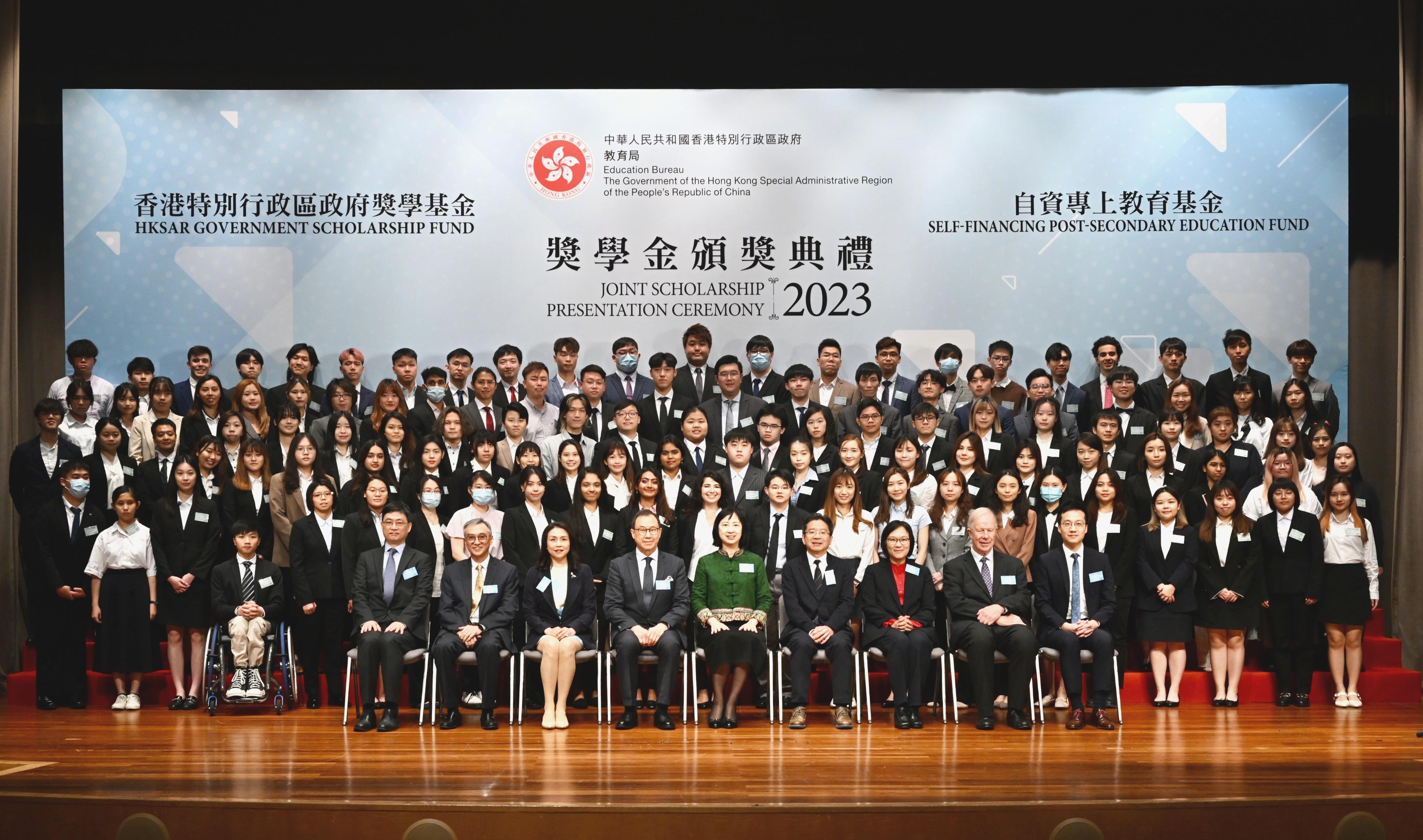 The Education Bureau held the HKSAR Government Scholarship Fund and Self-financing Post-secondary Education Fund Joint Scholarship Presentation Ceremony today (April 25). The Permanent Secretary for Education, Ms Michelle Li (front row, centre), the Chairman of the Sub-committee on Support Measures under the Committee on Self-financing Post-secondary Education, Mr Wilfred Wong (front row, fourth left), and other guests are pictured with students who are awarded scholarships under the Self-financing Post-secondary Education Fund.