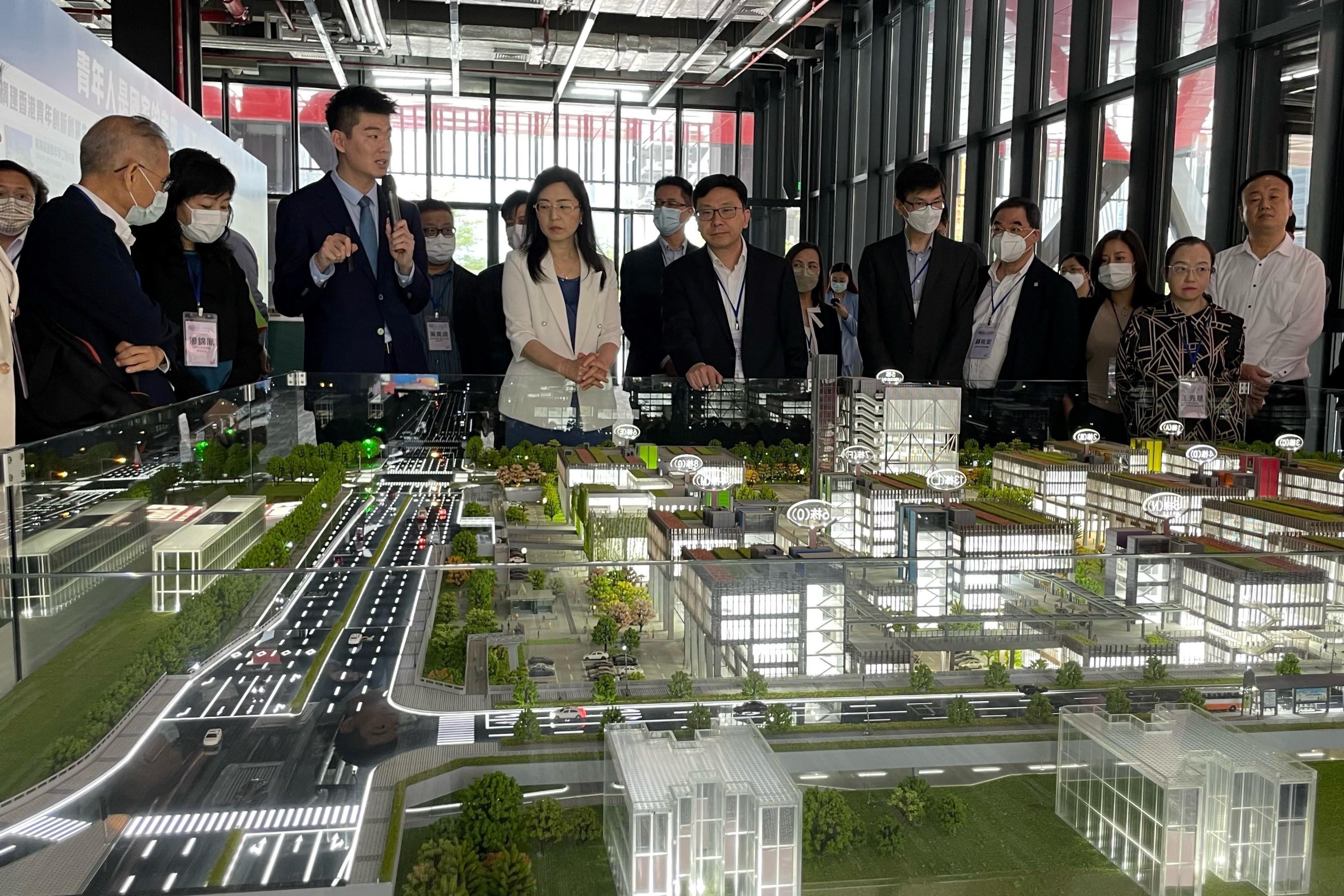 The Secretary for Labour and Welfare, Mr Chris Sun, led the Hong Kong social welfare sector delegation in a visit to Guangdong and visited the Qianhai Shenzhen-Hong Kong Youth Innovation and Entrepreneur Hub this morning (April 24). Photo shows Mr Sun (front row, fifth left) being briefed on start-up companies in the Hub and its entrepreneurial support for youths.