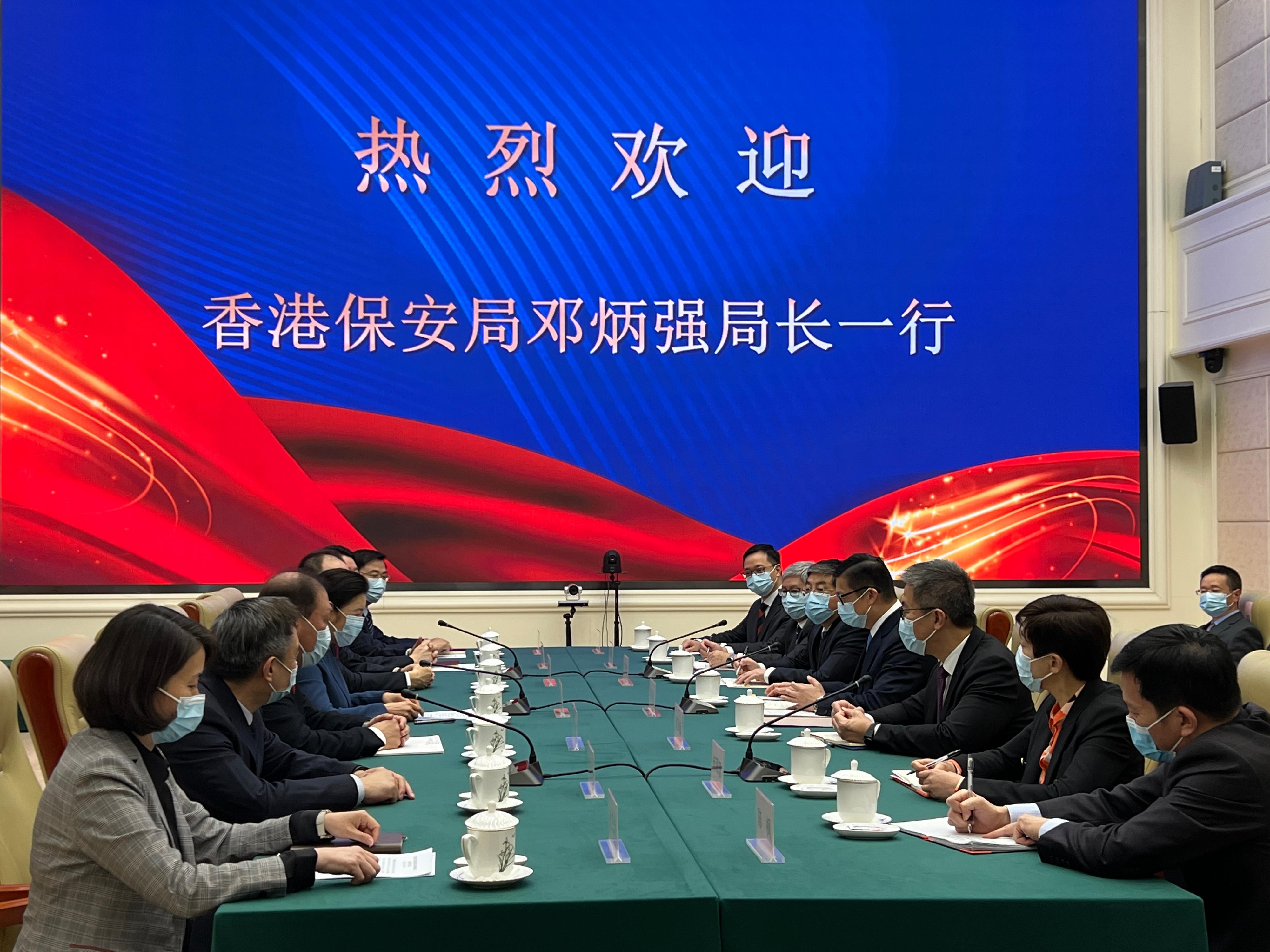 The Secretary for Security, Mr Tang Ping-keung, conducted the third day of his visit to Beijing today (April 26). Photo shows Mr Tang (fourth right) meeting with the Ministry of Justice.