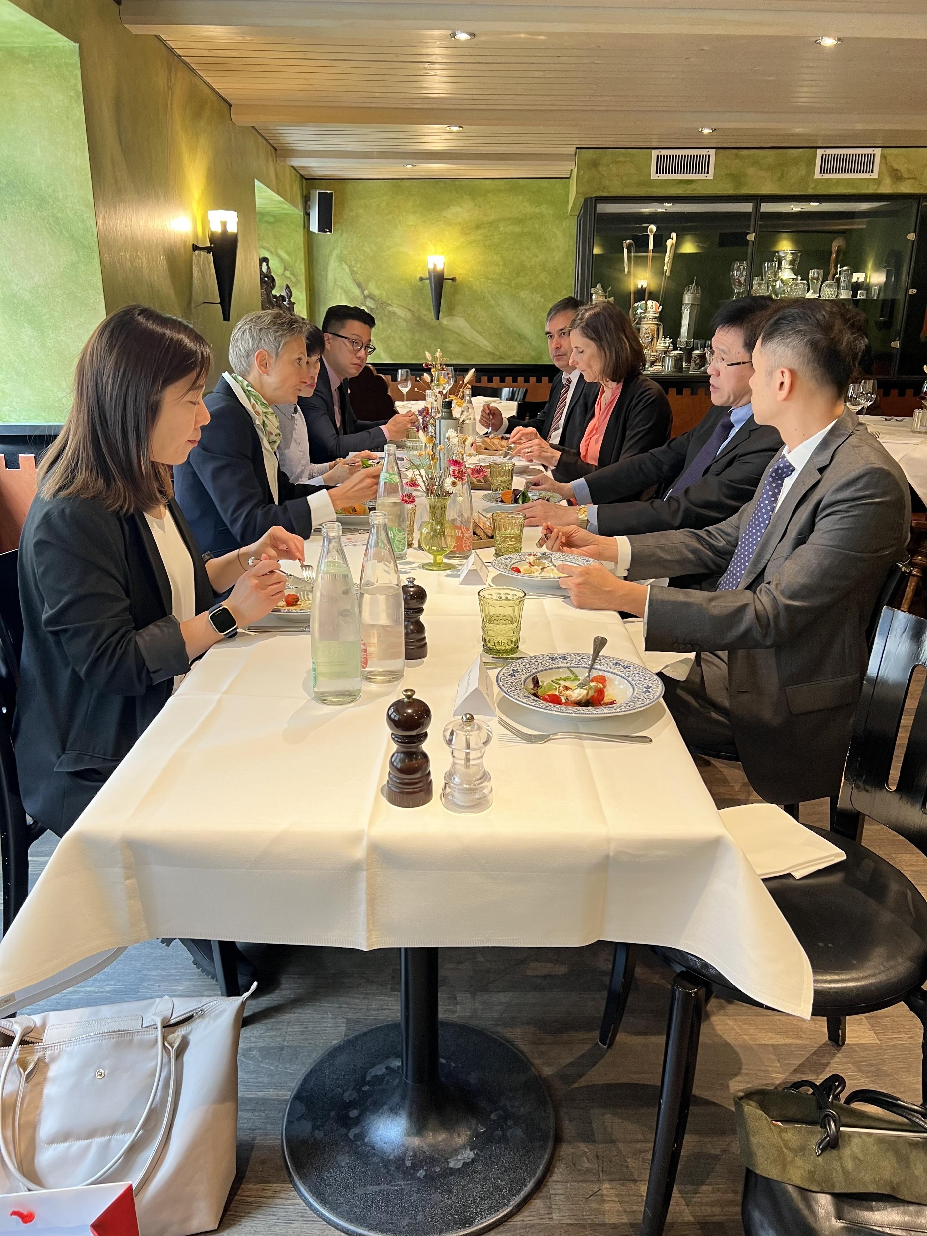 The Secretary for Innovation, Technology and Industry, Professor Sun Dong (second right), had a lunch meeting with Chief Executive Officer of the Greater Zurich Area, Ms Sonja Wollkopf, (second left), yesterday (April 26, Zurich time).