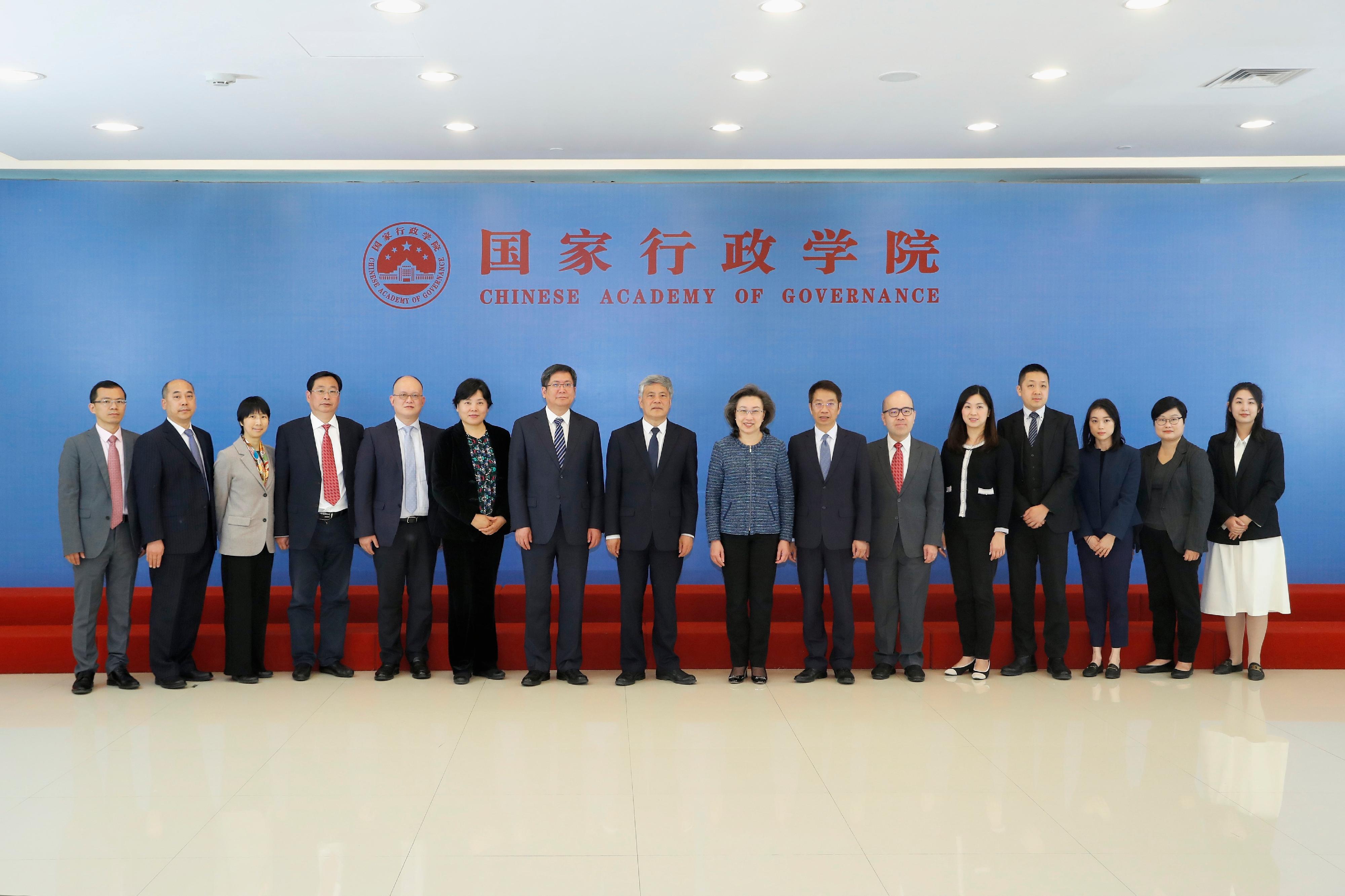 The Secretary for the Civil Service, Mrs Ingrid Yeung, continued her visit in Beijing today (April 27) and called on the National Academy of Governance (NAG) in the morning. Mrs Yeung (eighth right), is pictured with the Permanent Secretary for the Civil Service, Mr Clement Leung (seventh right); the Executive Vice President of the NAG, Mr Xie Chuntao (eighth left); and Vice President of the NAG Mr Gong Weibin (seventh left).

