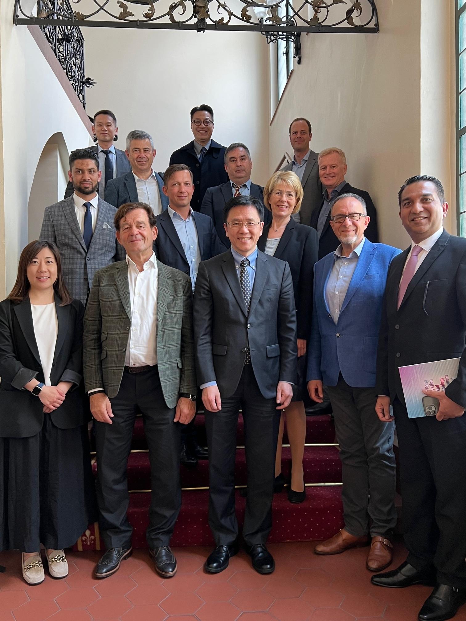 The Secretary for Innovation, Technology and Industry, Professor Sun Dong (first row, centre), had a luncheon meeting with seniors of several local biotech companies in Basel, Switzerland yesterday (April 27, Basel time).