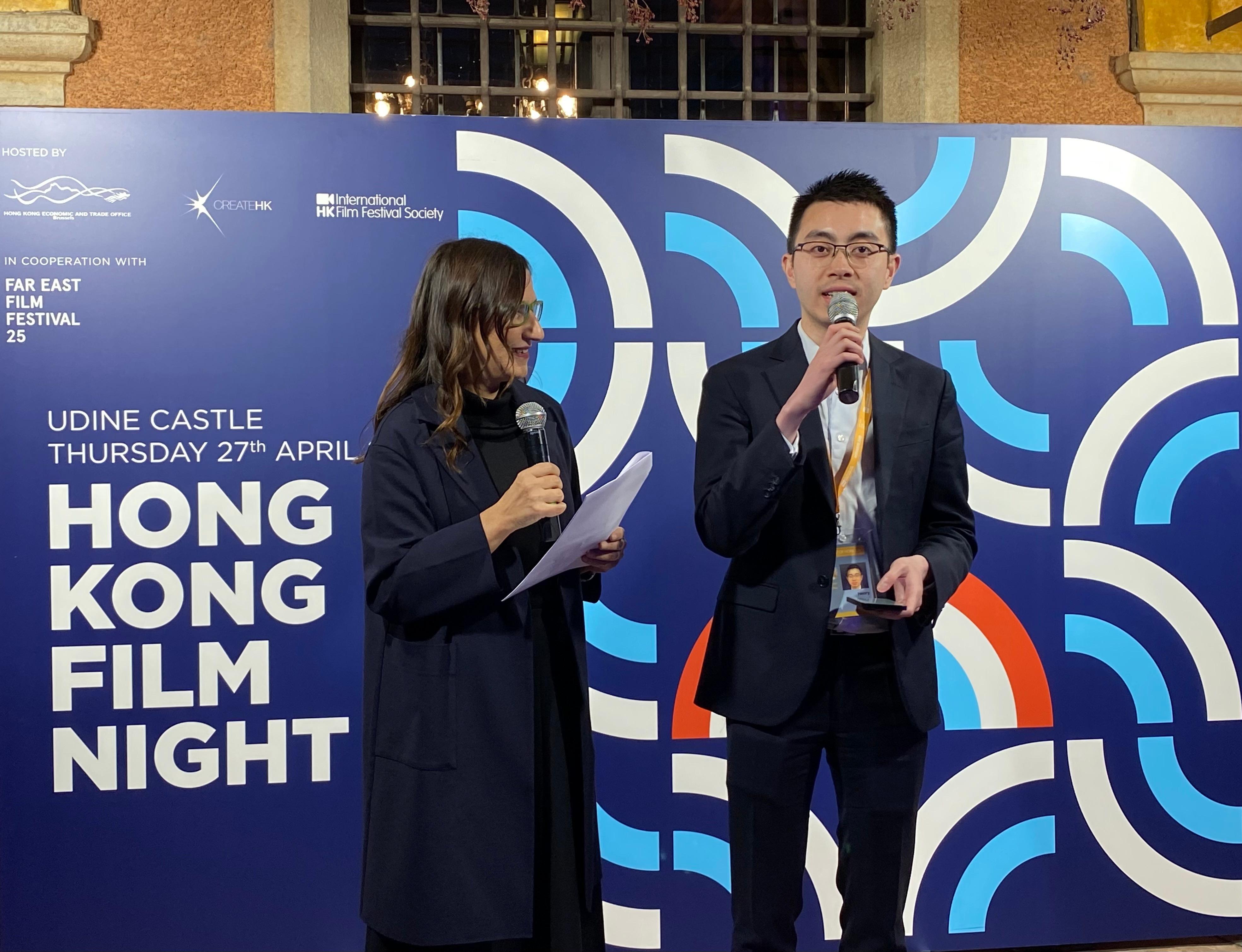 Deputy Representative of the Hong Kong Economic and Trade Office in Brussels Mr Henry Tsoi (right) addresses guests from the international cinema and cultural scene at the networking reception of the Hong Kong Film Night held in Udine, Italy, on April 27 (Udine time) during the 25th Far East Film Festival (FEFF).  Next to him is the President of the FEFF, Ms Sabrina Baracetti (left).