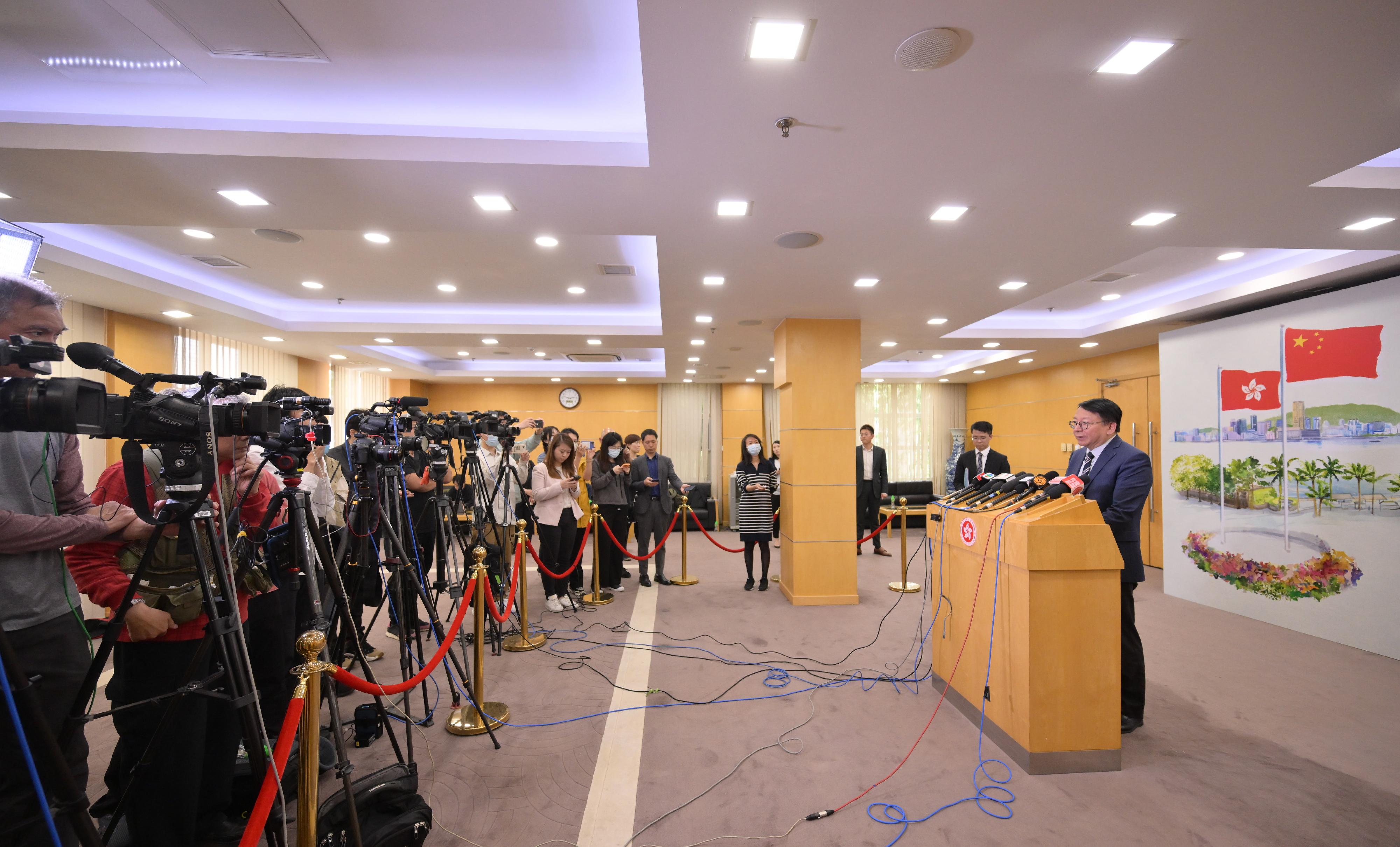 政務司司長陳國基今日（四月二十八日）在北京會見傳媒，總結北京訪問行程。