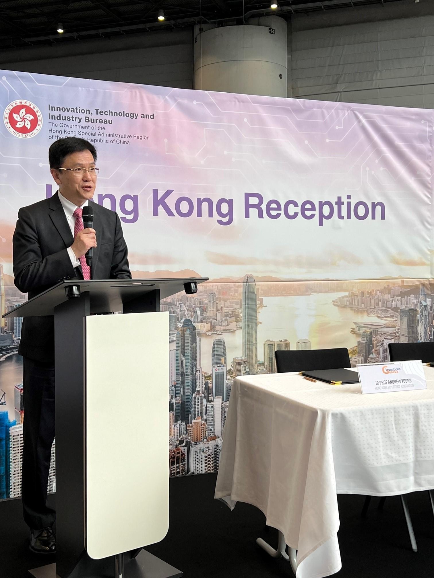 The Secretary for Innovation, Technology and Industry, Professor Sun Dong, attended the Geneva International Exhibition of Inventions 2023 and spoke at a Hong Kong reception hosted by the Government of the Hong Kong Special Administrative Region in Geneva, Switzerland, yesterday (April 28, Geneva time).