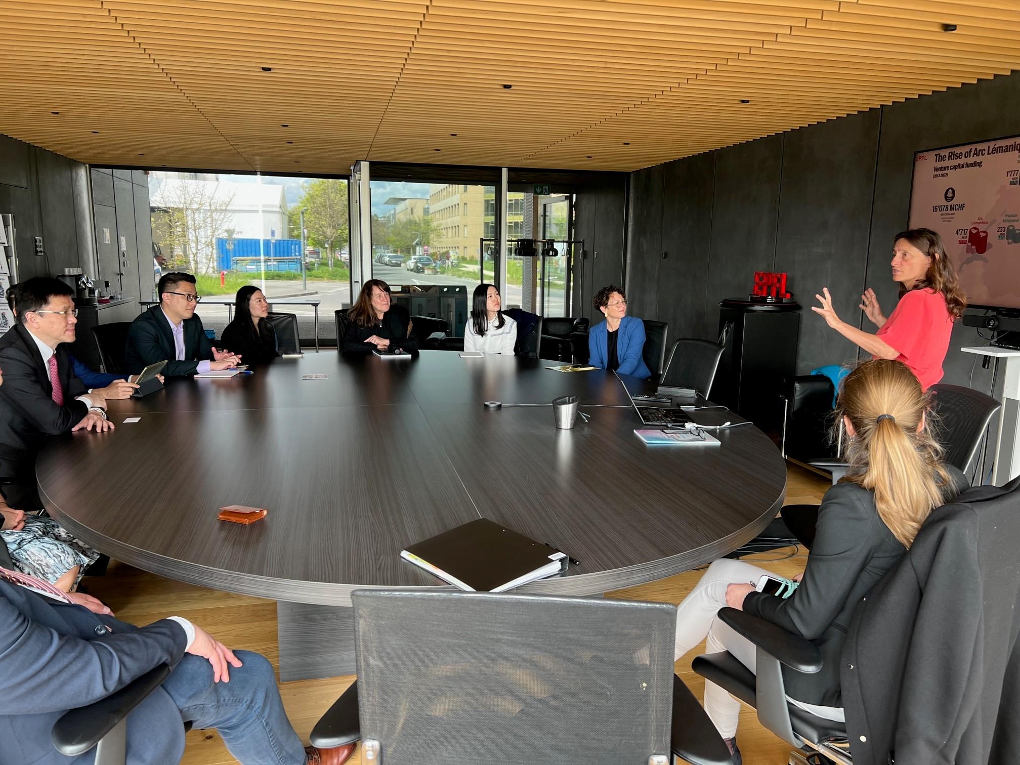 The Secretary for Innovation, Technology and Industry, Professor Sun Dong (first left), visited the École Polytechnique Fédérale de Lausanne in Switzerland yesterday (April 28, Lausanne time), and received a briefing on programmes for turning innovative ideas and technologies into startups and operation of Innovation Park at Innovation and Tech Transfer.