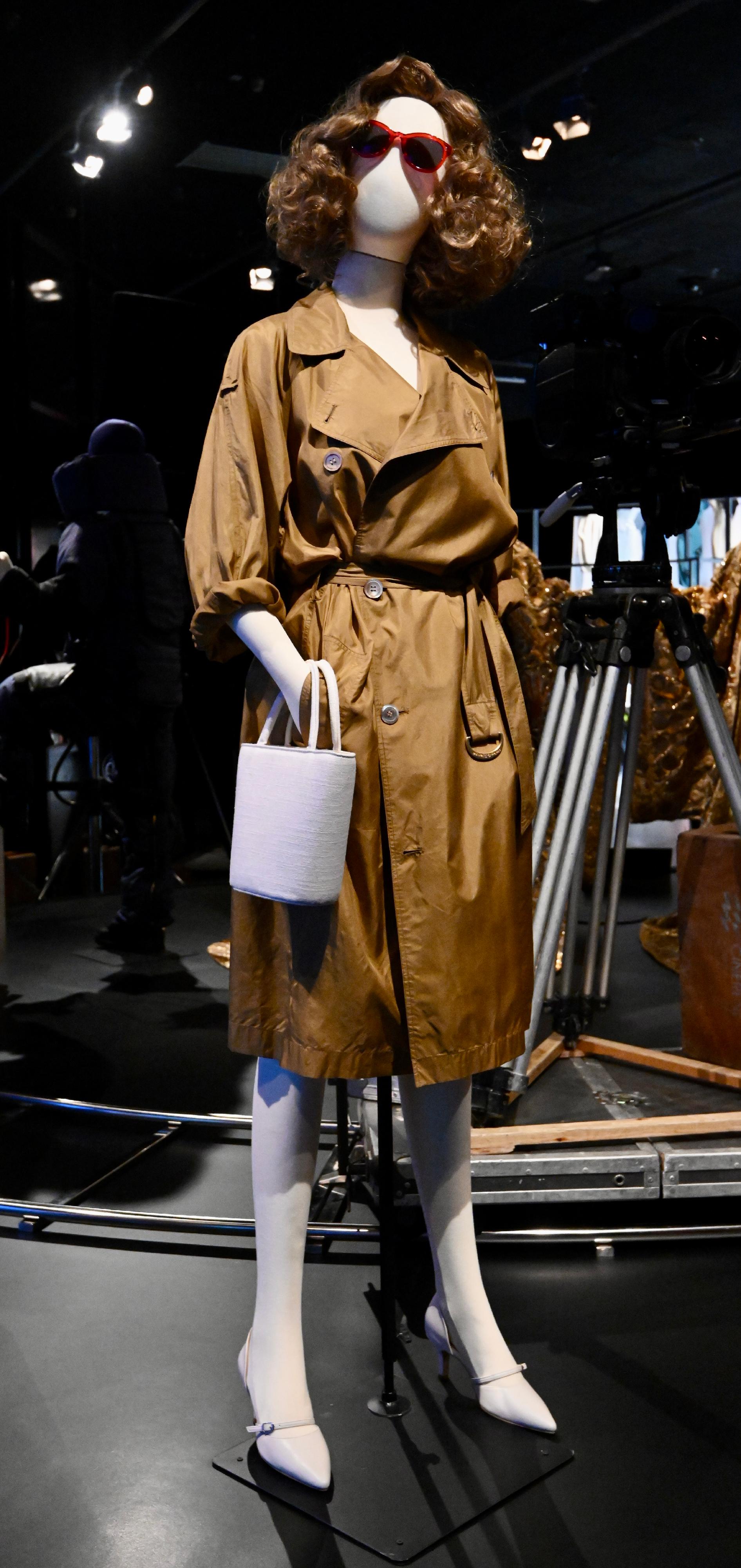 「无中生有——香港电影美术及服装造型展」开幕典礼今日（五月二日）在香港文化博物馆举行。图示林青霞于《重庆森林》（1994）中的走私女郎造型。