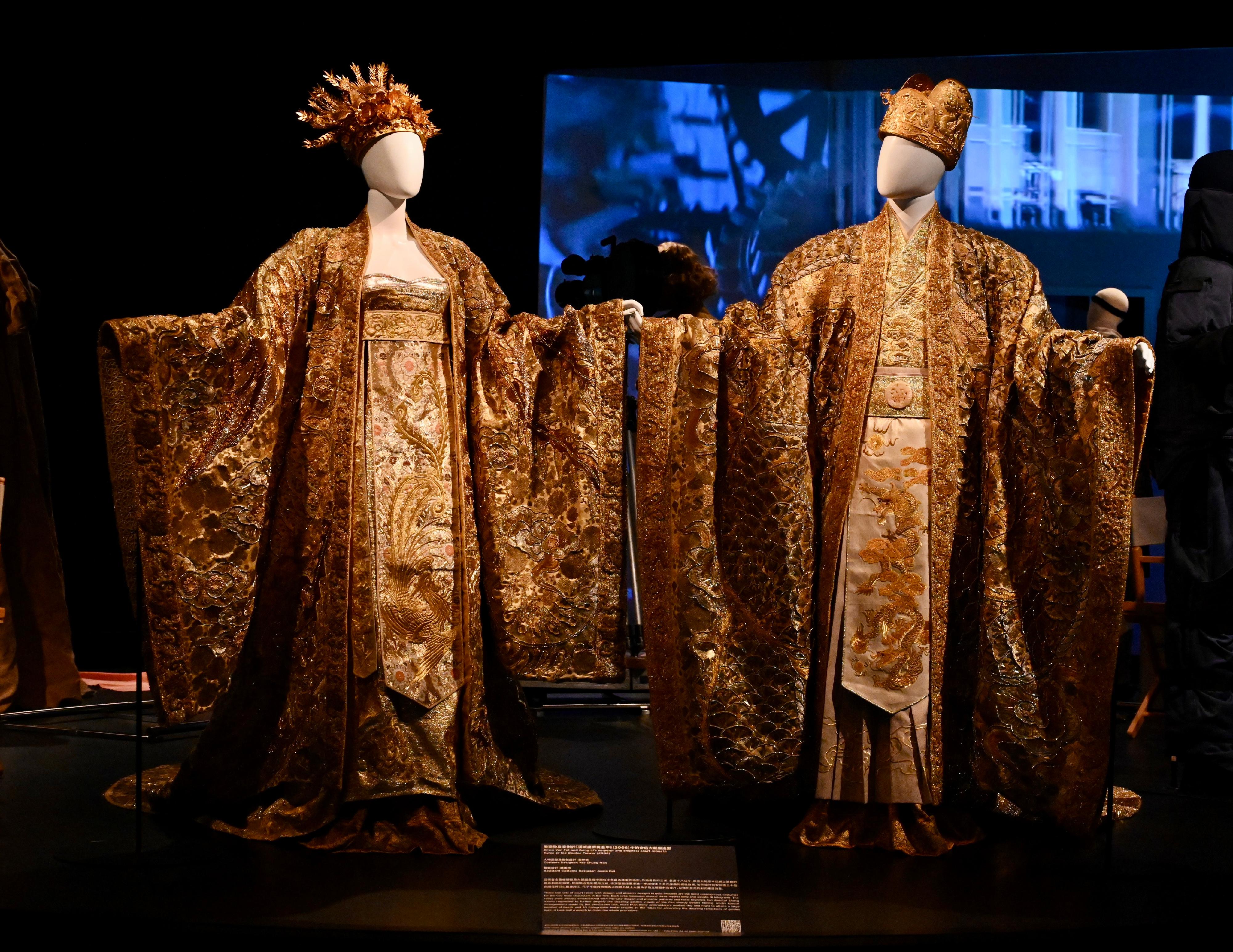 The opening ceremony for the "Out of Thin Air: Hong Kong Film Arts & Costumes Exhibition" was held today (May 2) at the Hong Kong Heritage Museum. Photo shows Chow Yun Fat and Gong Li's emperor and empress court robes from "Curse of the Golden Flower" (2006).
