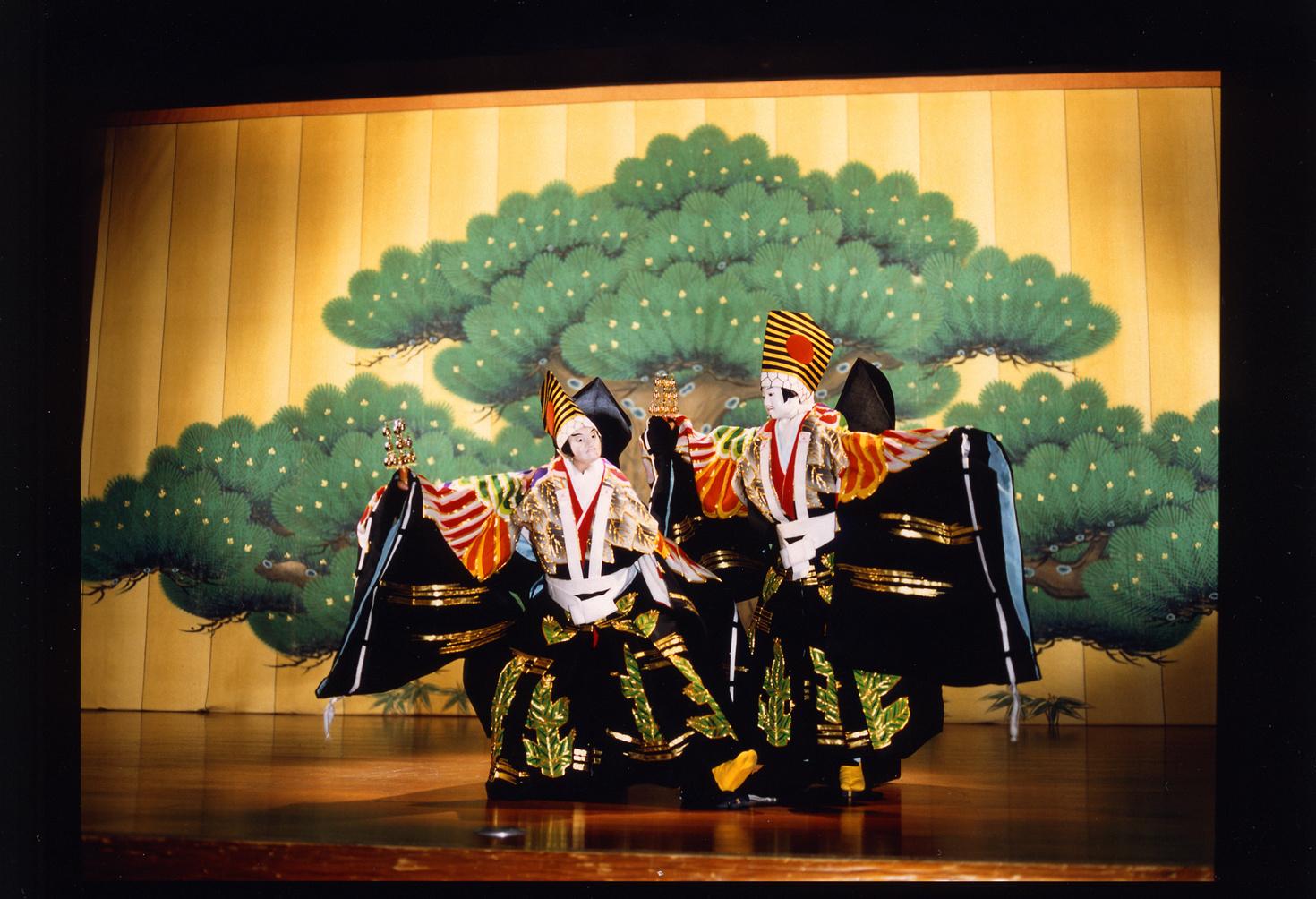 康乐及文化事务署六月呈献西川古柳座《八王子车人形》偶戏。图示《三番叟》剧照。
