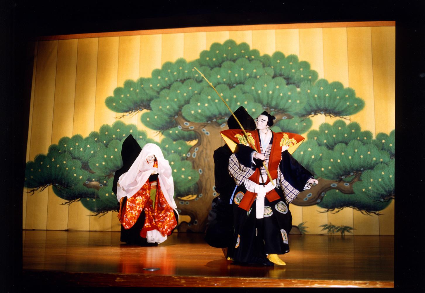 The Leisure and Cultural Services Department will present the puppetry performance "Hachioji Kuruma Ningyo" by the Koryu Nishikawa Troupe in June. Photo shows a scene from "Tsurionna".