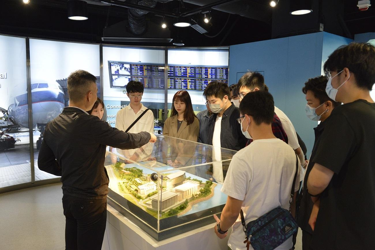 Visitors to the Civil Aviation Department Aviation Education Path (AEP) reached 100 000 today (May 4). Photo shows an AEP tour guide introducing a themed exhibit to students from the Vocational Training Council.
