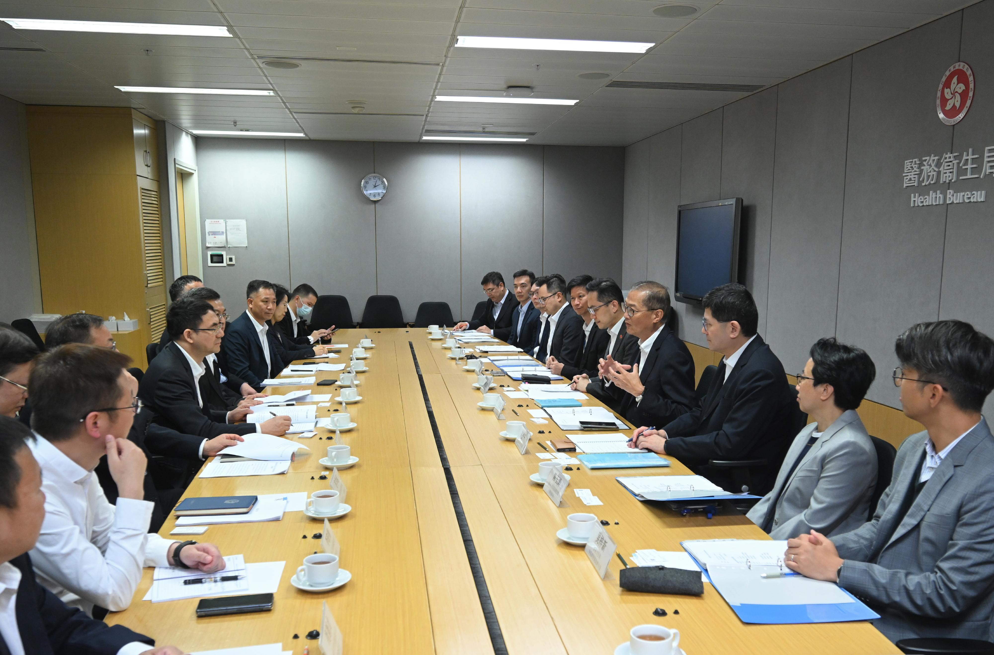 The Secretary for Health, Professor Lo Chung-mau (fourth right), met with a delegation led by the Vice-Mayor of the People’s Government of Guangzhou Municipality and Director General of Guangzhou Municipal Health Commission, Mr Lai Zhihong (fifth left), at the Central Government Offices today (May 4). The Director of Health, Dr Ronald Lam (fifth right); the Chief Executive of the Hospital Authority, Dr Tony Ko (third right); and the Deputy Secretaries for Health Mr Sam Hui (sixth right) and Mr Eddie Lee (seventh right) also attended.