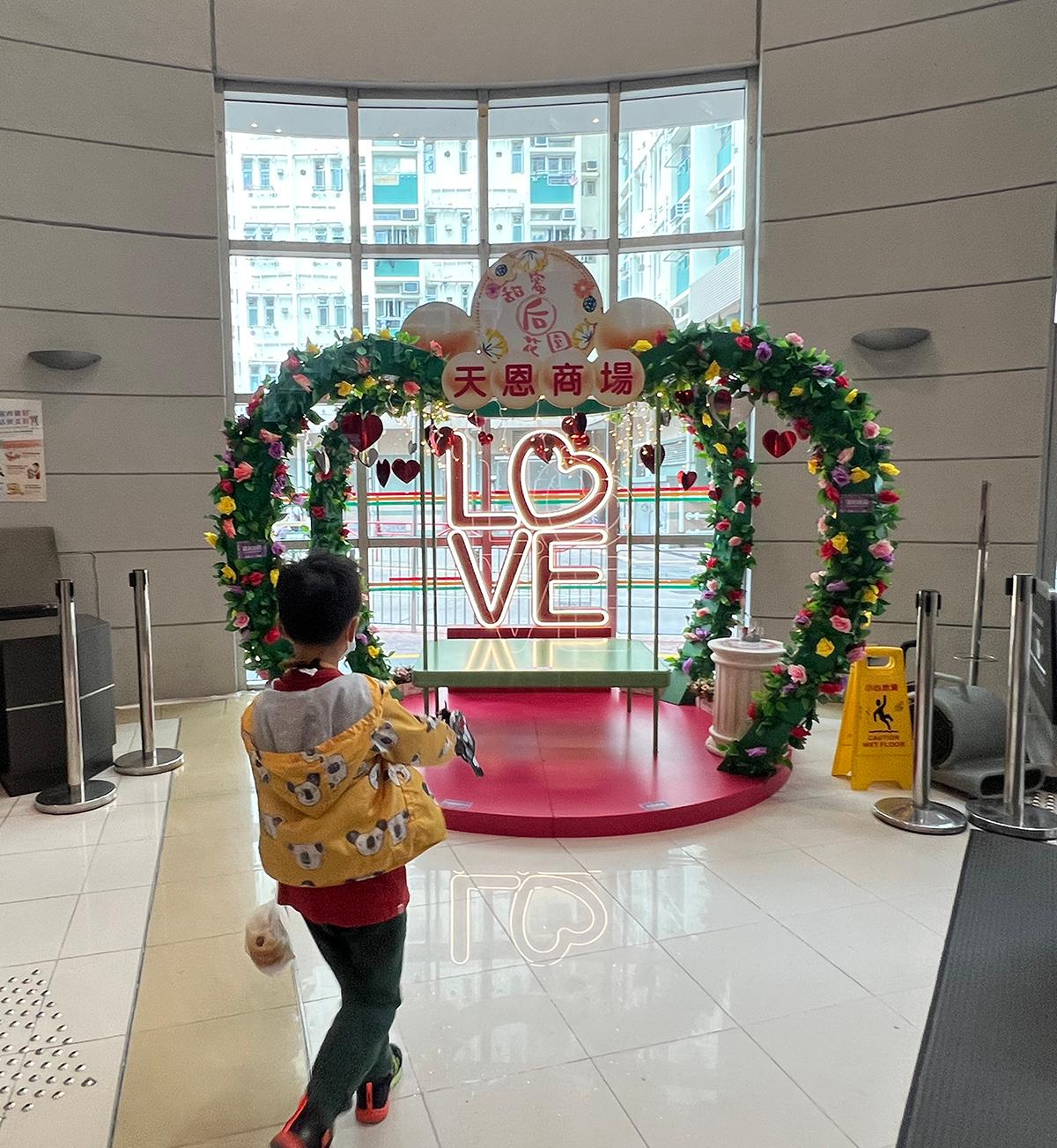 The Hong Kong Housing Authority (HA) will launch promotions in its shopping centres for Mother's Day to express gratitude to mothers and boost patronage. Photo shows decorations for Mother's Day at the HA's Tin Yan Shopping Centre, Tin Shui Wai.