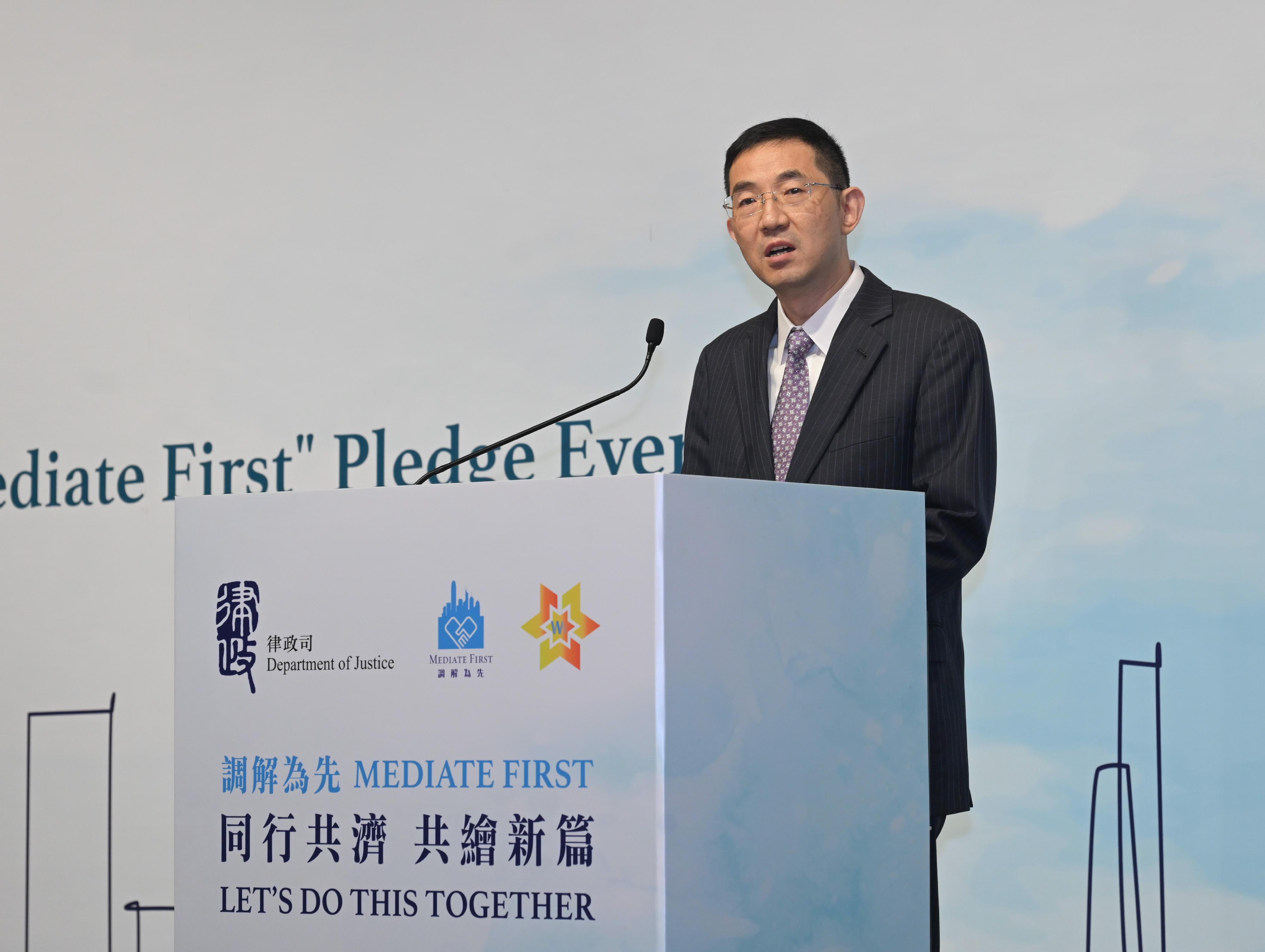 The biennial "Mediate First" Pledge Event organised by the Department of Justice was held today (May 5). Photo shows the Director-General of the International Organization for Mediation Preparatory Office, Dr Sun Jin, delivering his keynote speech.

