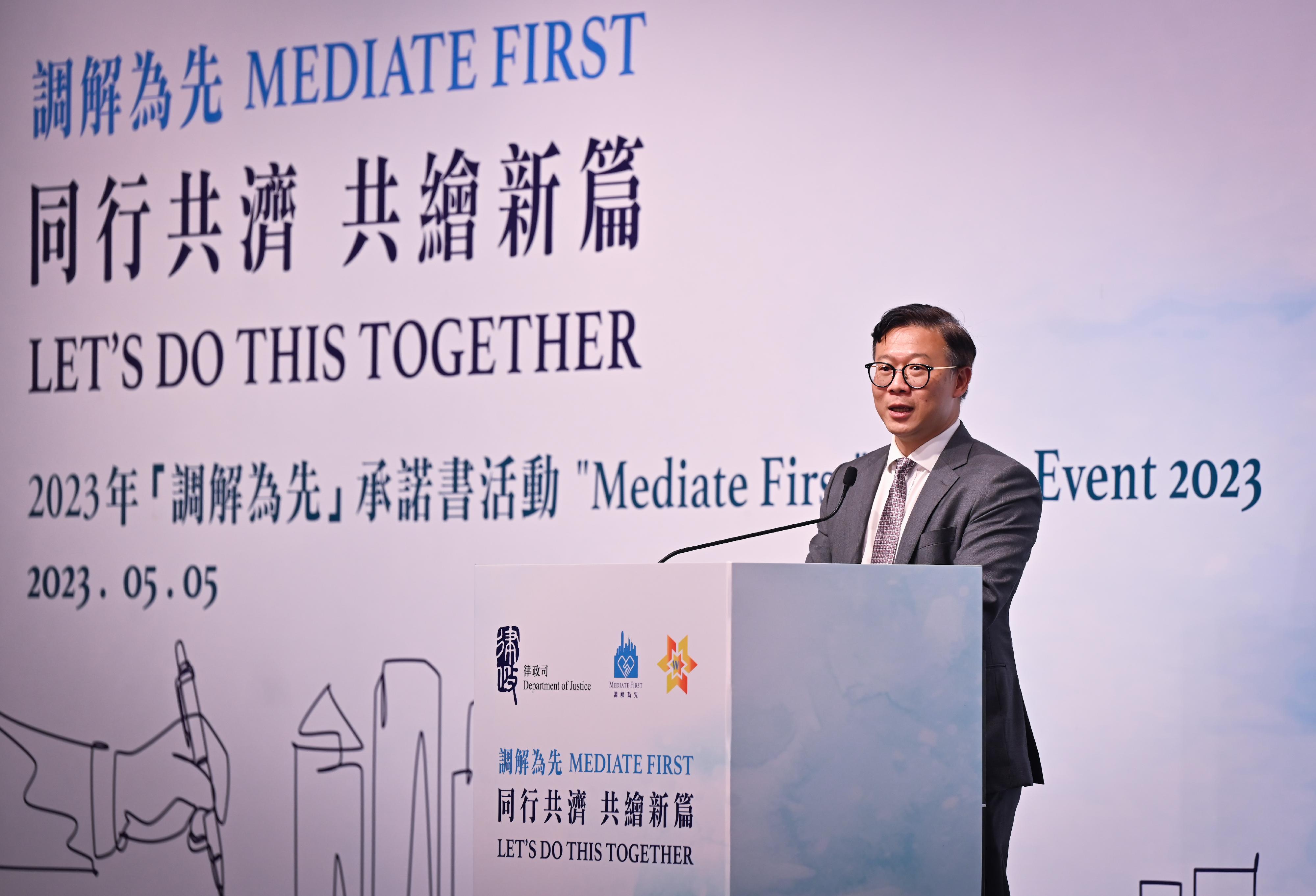 The biennial "Mediate First" Pledge Event organised by the Department of Justice was held today (May 5). Photo shows the Deputy Secretary for Justice, Mr Cheung Kwok-kwan, delivering his closing remarks.