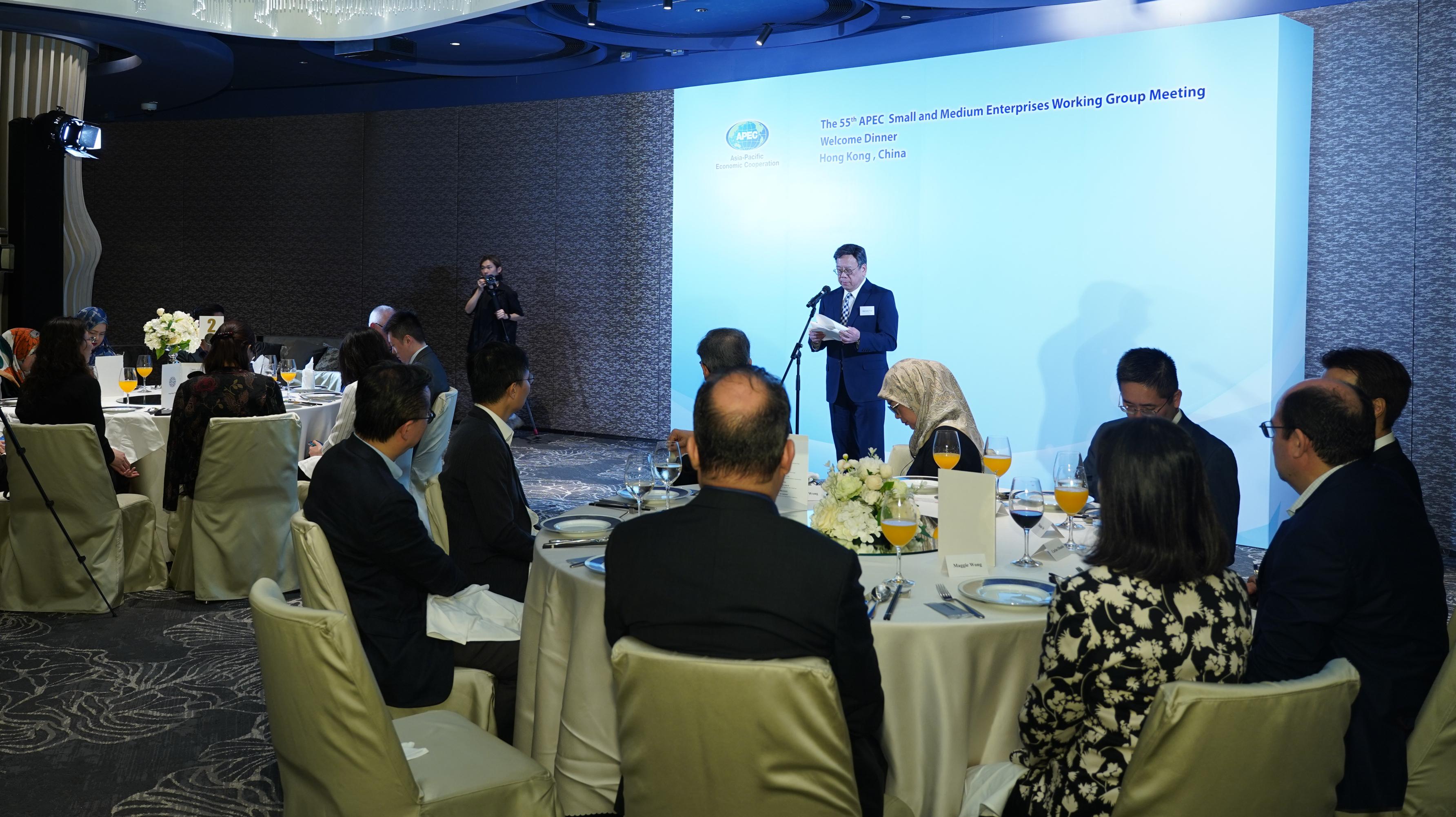 The Secretary for Commerce and Economic Development, Mr Algernon Yau, delivers welcoming remarks at the Welcome Dinner for the Asia-Pacific Economic Cooperation Small and Medium Enterprises Working Group delegates on May 4.