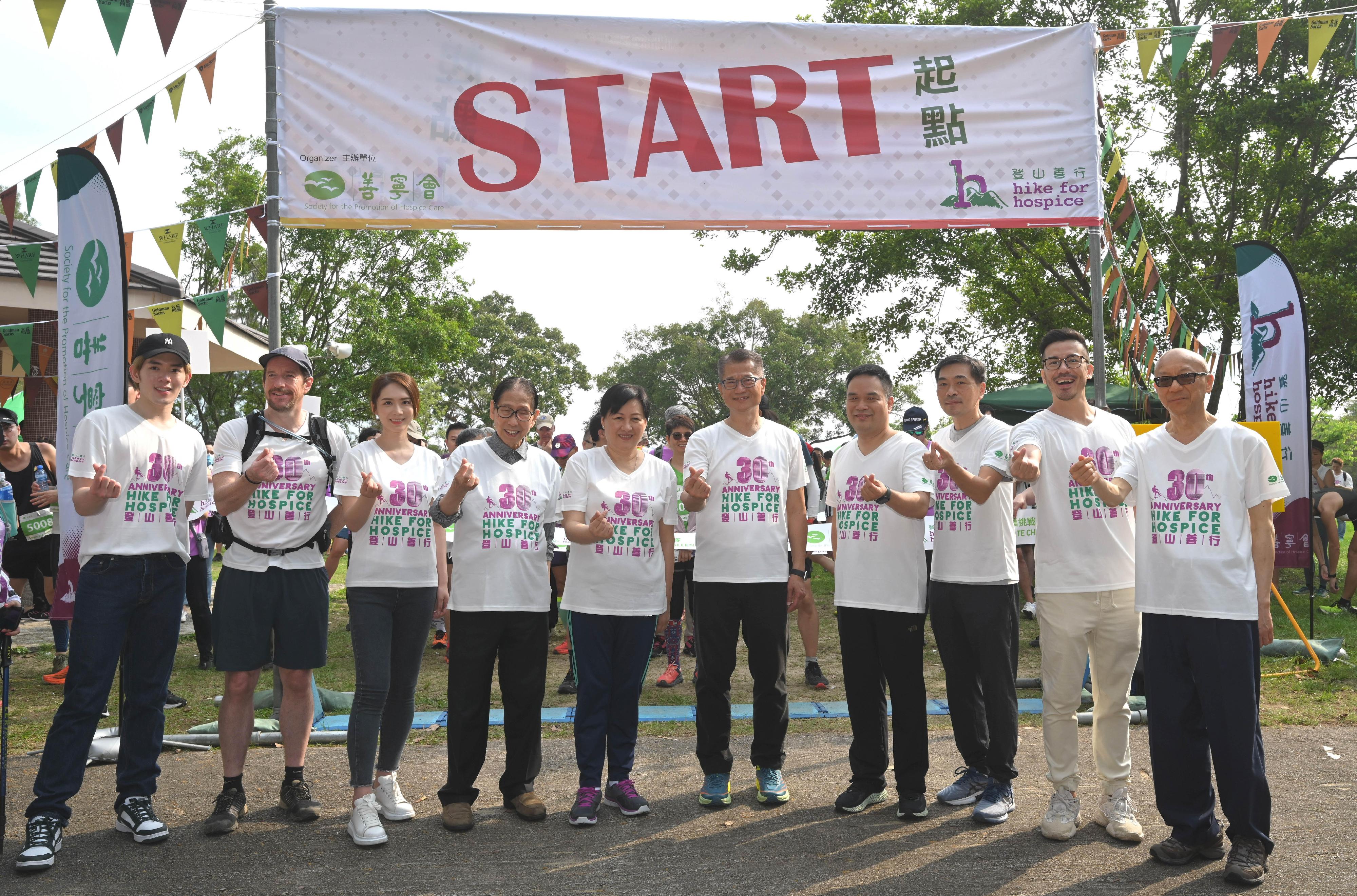The Financial Secretary, Mr Paul Chan, attended the opening ceremony of the 30th Annual Hike for Hospice today (May 7).  Photo shows Mr Chan (fifth right); Honorary Presidents of the Society for the Promotion of Hospice Care Dr Leong Che-hung (fourth left); the Chairman of the Hike for Hospice Organizing Committee, Mr Edward Naylor (second left), and other guests at the ceremony.
