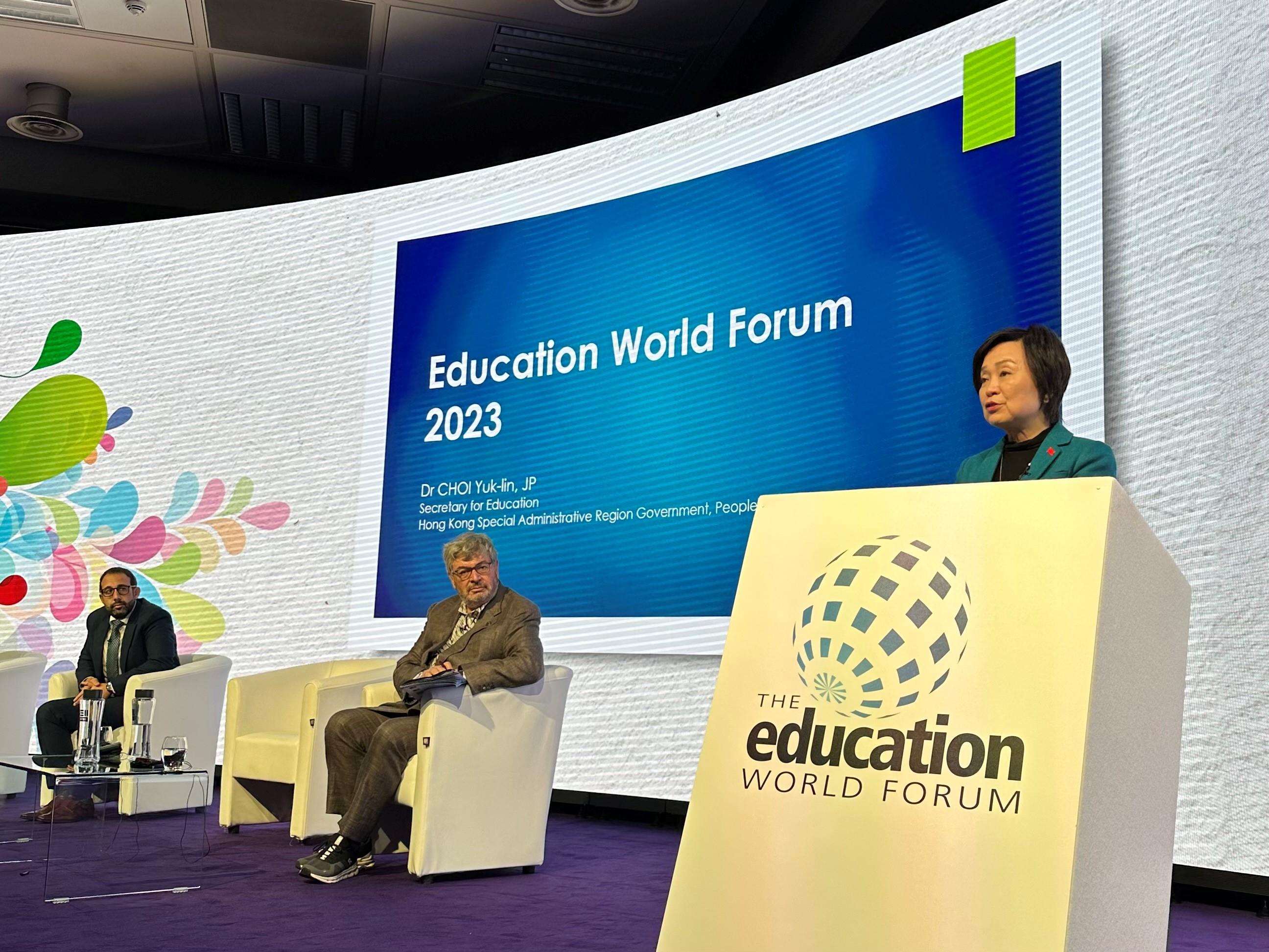 The Secretary for Education, Dr Choi Yuk-lin, delivers a keynote speech entitled "Use of Technology in Education" at the Education World Forum in London, the United Kingdom, on May 10 (London time).
