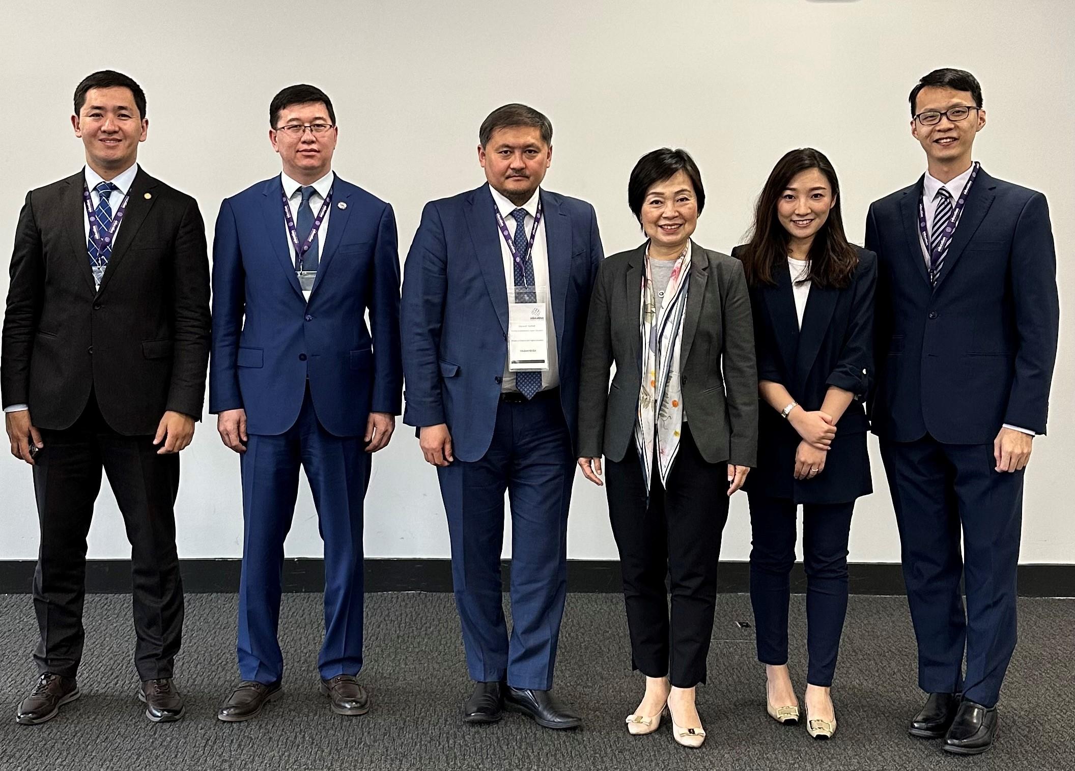 The Secretary for Education, Dr Choi Yuk-lin (third right), meets the Minister of Science and Higher Education of the Republic of Kazakhstan, Mr Nurbek Sayasat (third left), during the Education World Forum in London, the United Kingdom, on May 8 (London time).
