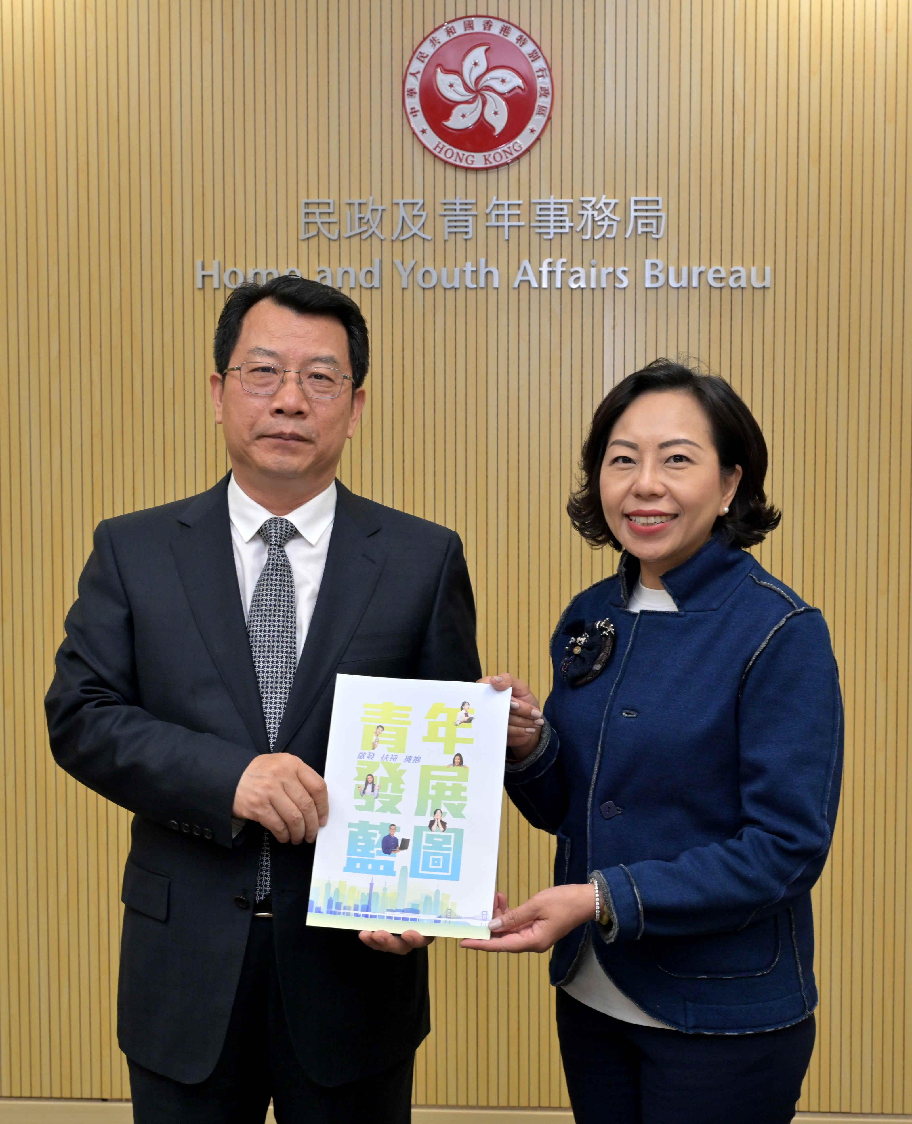 The Secretary for Home and Youth Affairs, Miss Alice Mak (right), today (May 11) met with a Tianjin delegation led by member of the Standing Committee of the Tianjin Municipal Committee of the Communist Party of China and the Head of the United Front Work Department of the Tianjin Municipal Committee of the Communist Party of China Mr Ji Guoqiang (left) to exchange views on strengthening youth development and exchanges between Tianjin and Hong Kong. 