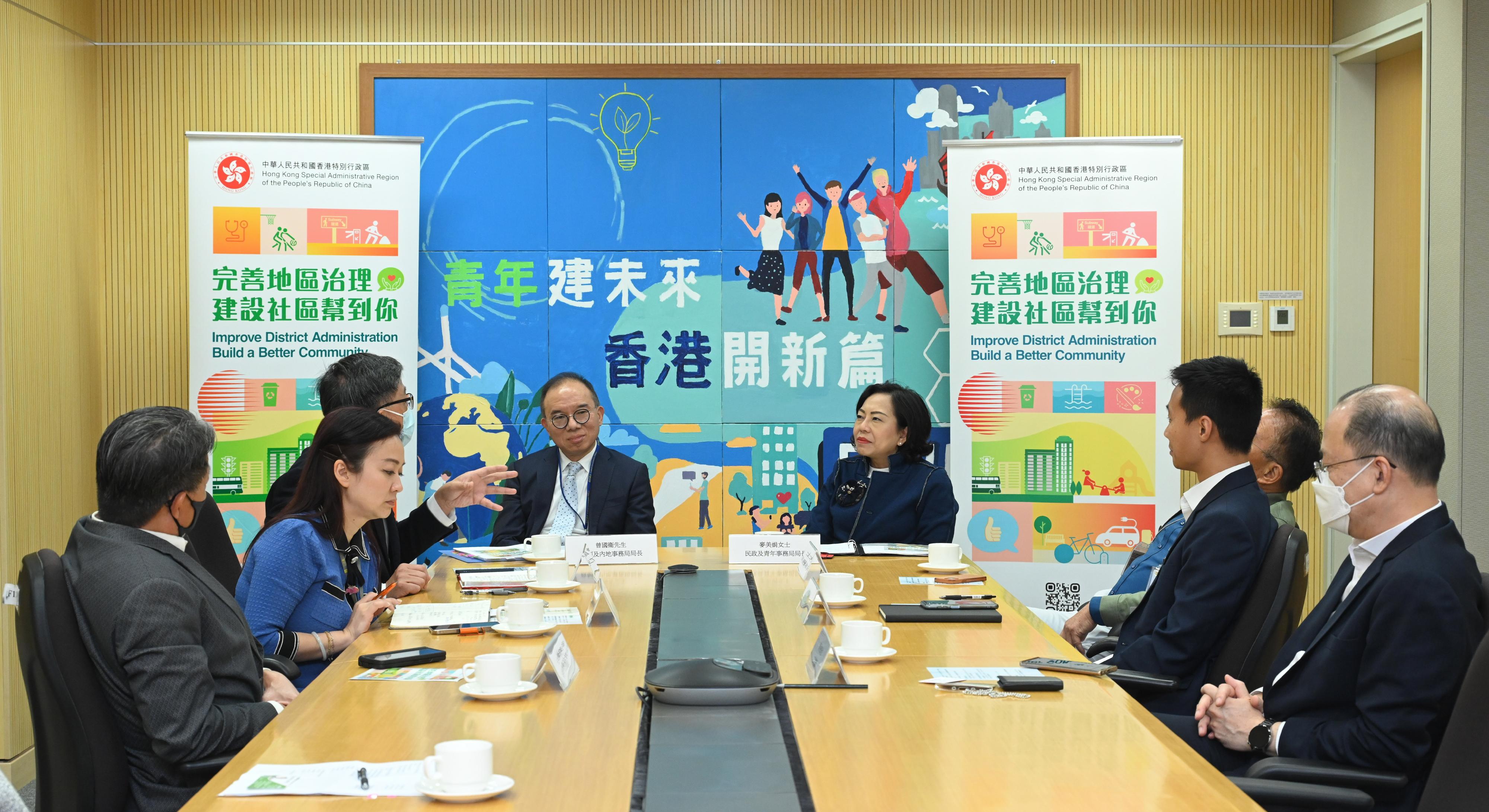 The Secretary for Constitutional and Mainland Affairs, Mr Erick Tsang Kwok-wai, and the Secretary for Home and Youth Affairs, Miss Alice Mak, today (May 11) briefed Legislative Council (LegCo) Members and association representatives on the proposals to improve governance at the district level. Photo shows Mr Tsang (fourth left) and Miss Mak (fourth right) briefing LegCo Members on the proposals.