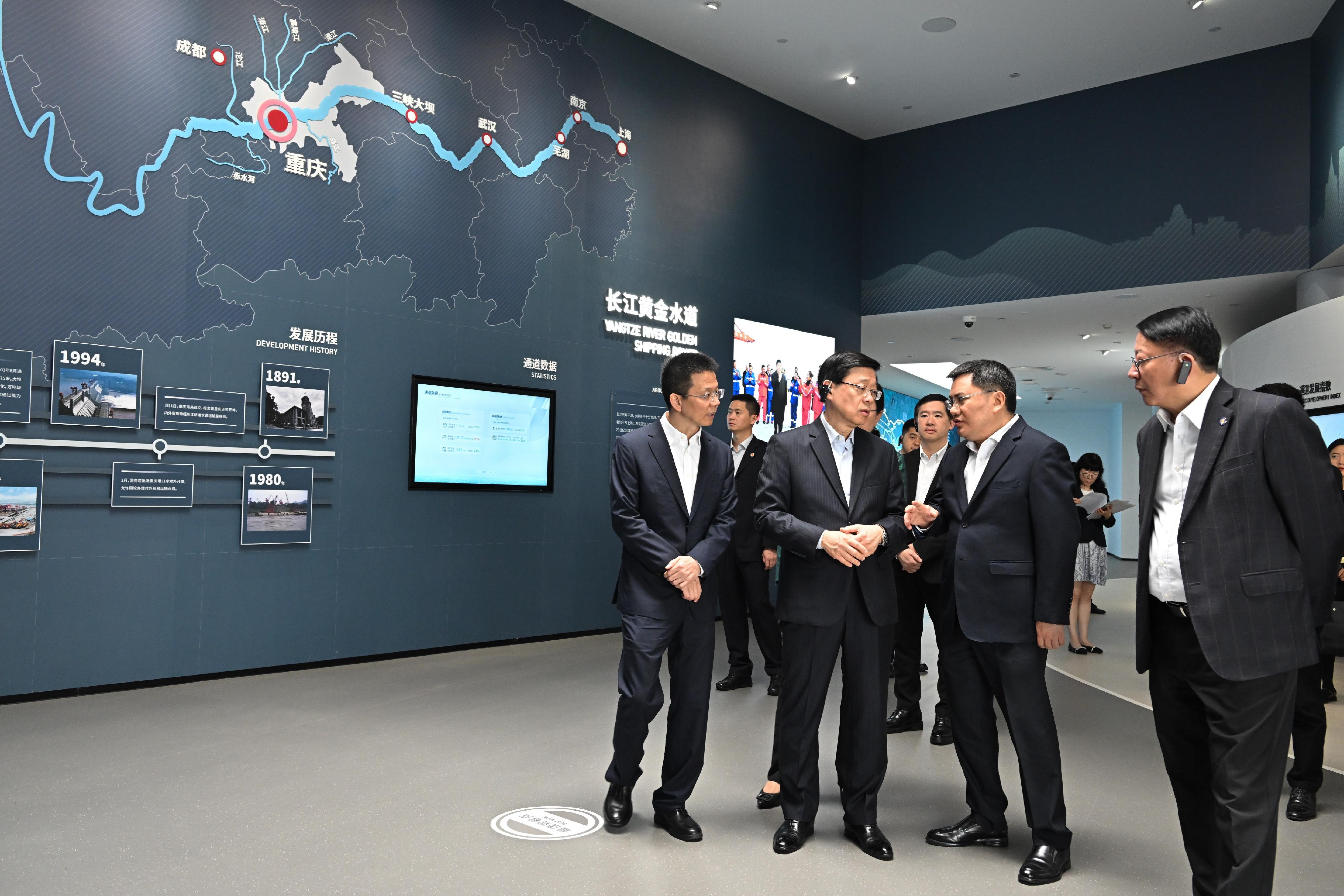 The Chief Executive, Mr John Lee (second left), visited the International Logistics Hub in Inland China Exhibition Center in Chongqing today (May 11) to learn more about the overall logistics system in Chongqing.