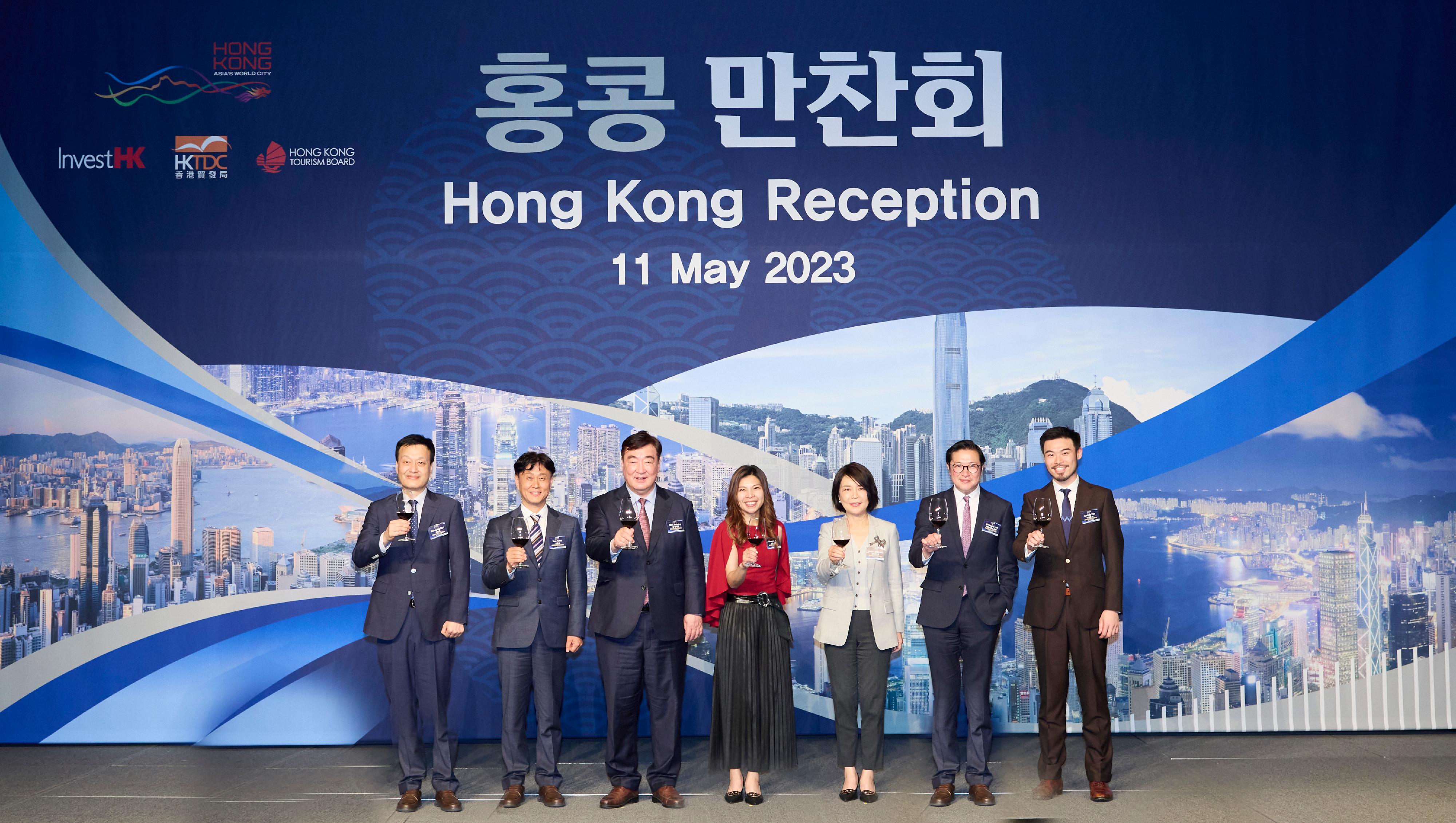 The Hong Kong Economic and Trade Office (Tokyo) held a reception in Seoul, Korea, today (May 11). Photo shows (from left) the Principal Consultant (Seoul) of Invest Hong Kong, Mr Seo Young-ho; the Regional Director of Korea of the Hong Kong Tourism Board, Mr Kim Yoon-ho; the Chinese Ambassador to the Republic of Korea, Mr Xing Haiming; the Principal Hong Kong Economic and Trade Representative (Tokyo), Miss Winsome Au; the Chief Operating Officer of the Airport Authority Hong Kong, Mrs Vivian Cheung; the Director, Korea of the Hong Kong Trade Development Council, Mr Christopher Lai; and the Deputy Hong Kong Economic and Trade Representative (Tokyo), Mr Andrew Fan.