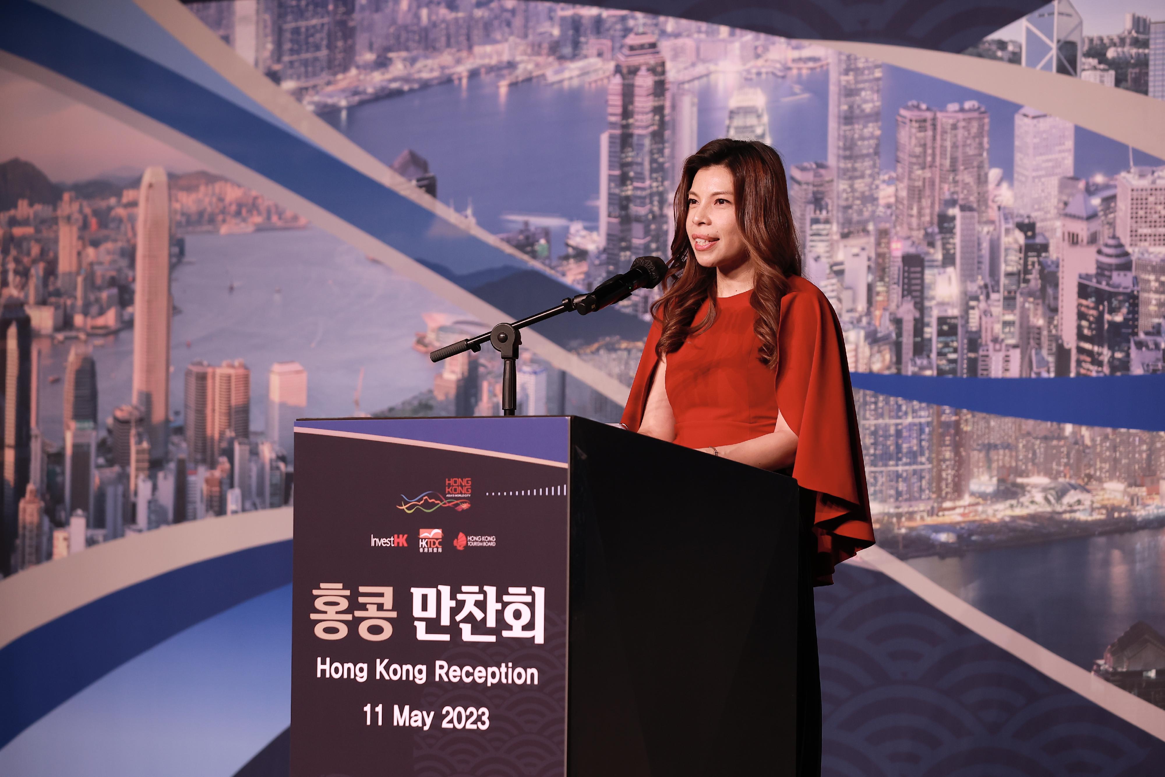 The Principal Hong Kong Economic and Trade Representative (Tokyo), Miss Winsome Au, speaks at a reception held by the Hong Kong Economic and Trade Office (Tokyo) in Seoul, Korea, today (May 11).