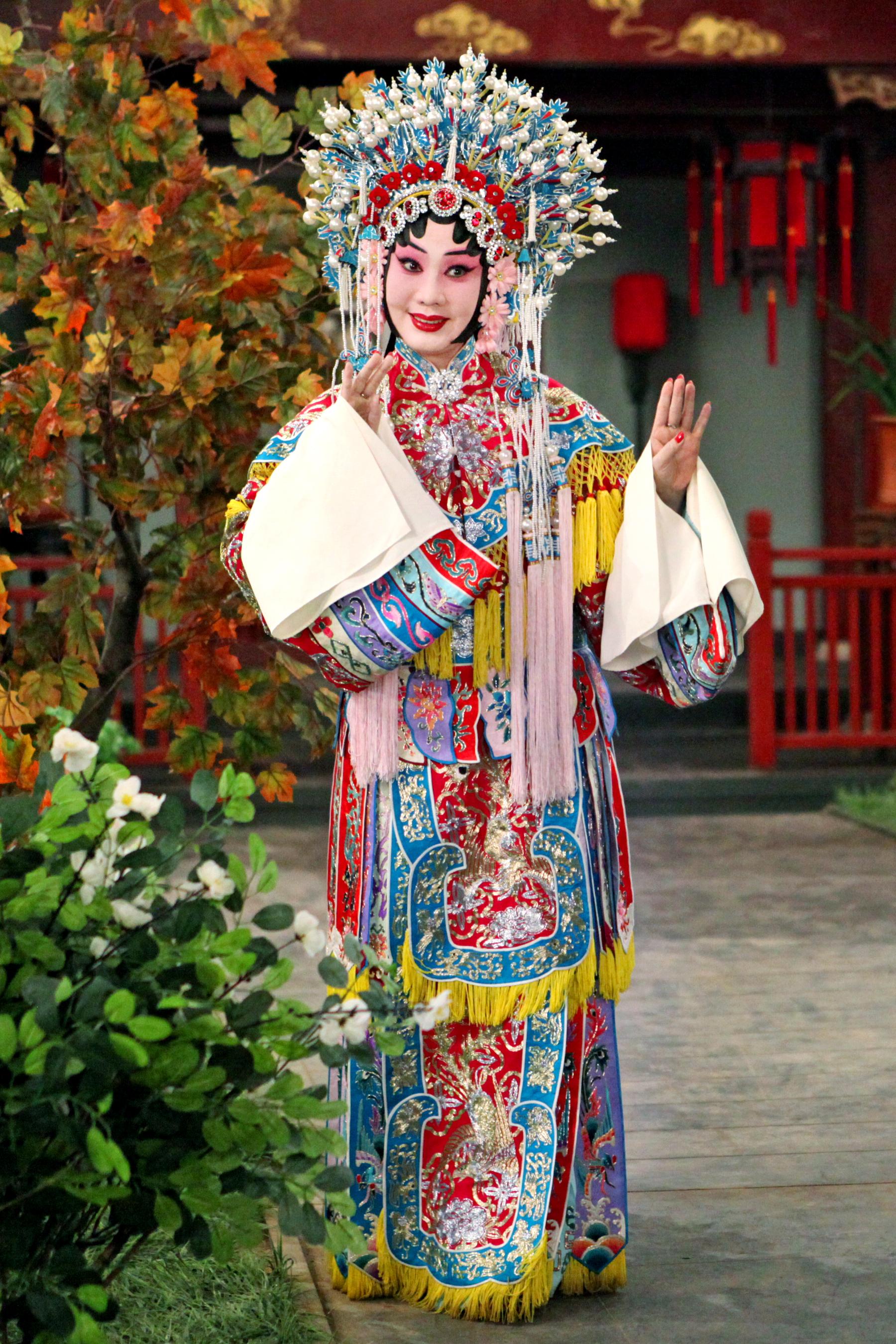 康樂及文化事務署邀得北京京劇院六月中旬來港，獻演三場京劇藝術大師張君秋的青衣流派經典劇目作為今年中國戲曲節的開幕節目。圖為《狀元媒》劇照。