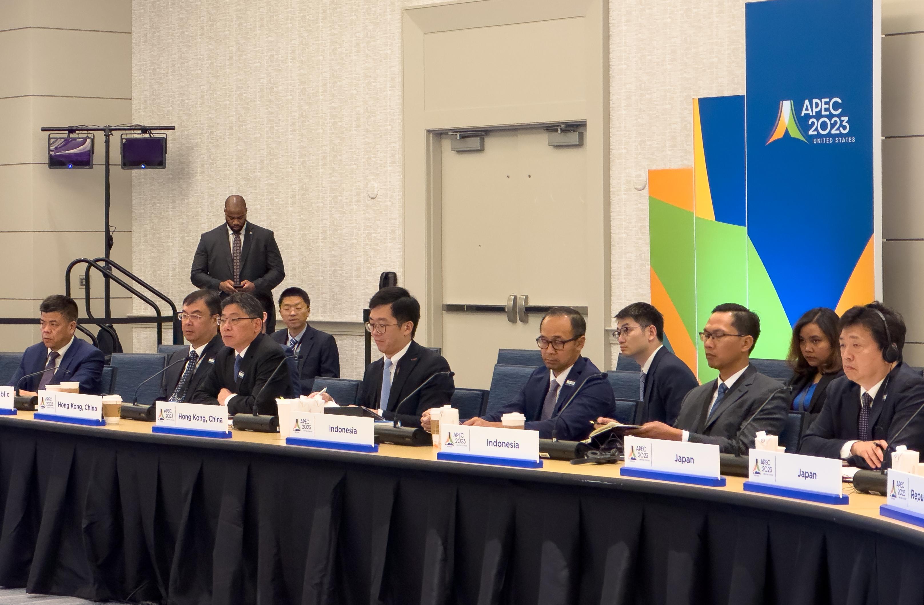 The Secretary for Transport and Logistics, Mr Lam Sai-hung (third left), attended the 11th Asia-Pacific Economic Cooperation Transportation Ministerial Meeting, under the theme of "Creating a Resilient and Sustainable Future for All", in Detroit, the United States (US), today (May 16, US time).