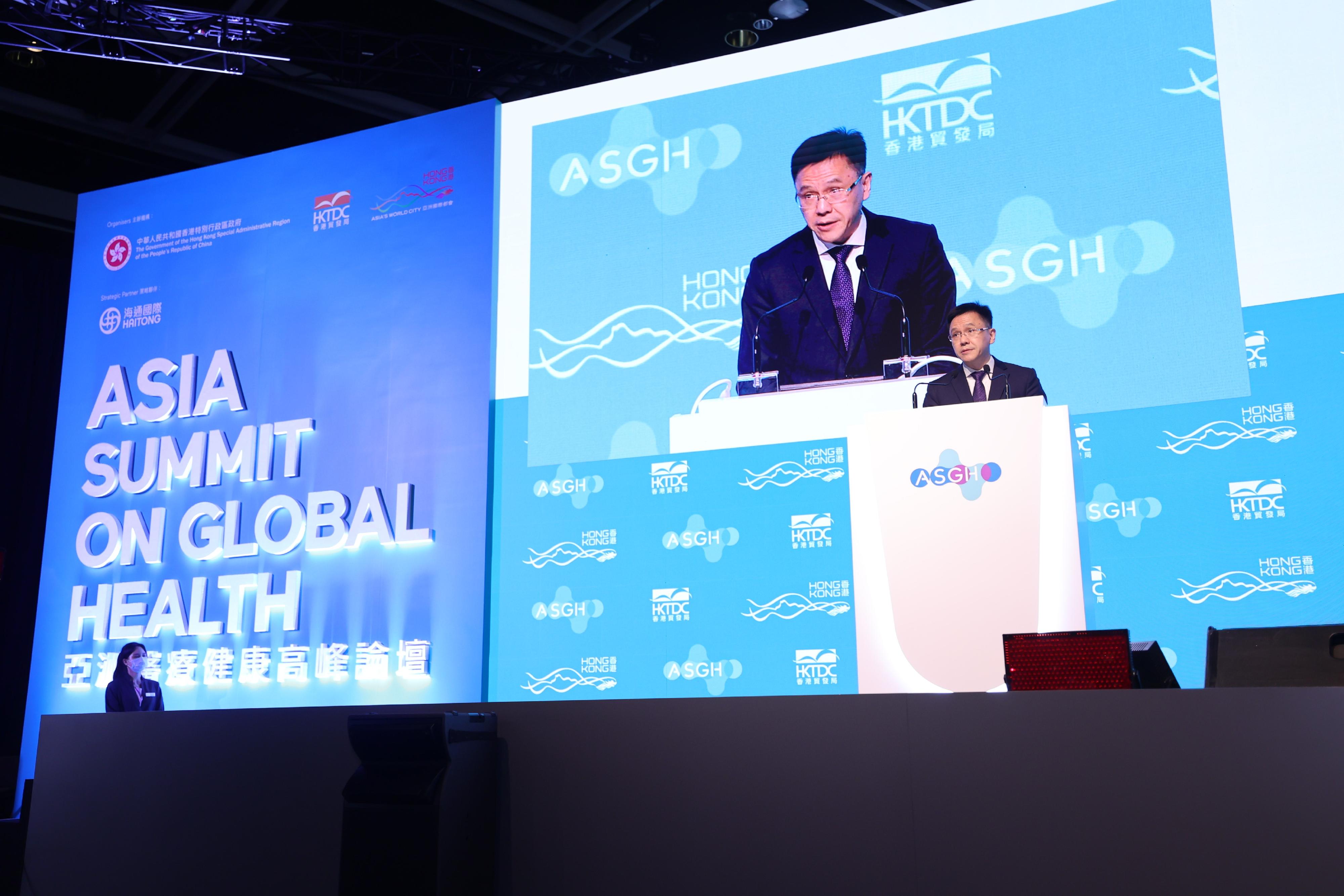 The Secretary for Innovation, Technology and Industry, Professor Sun Dong, speaks at the panel discussion session "Guangdong-Hong Kong-Macao Greater Bay Area as the Powerhouse of Healthcare Innovation" of the Asia Summit on Global Health today (May 17).
