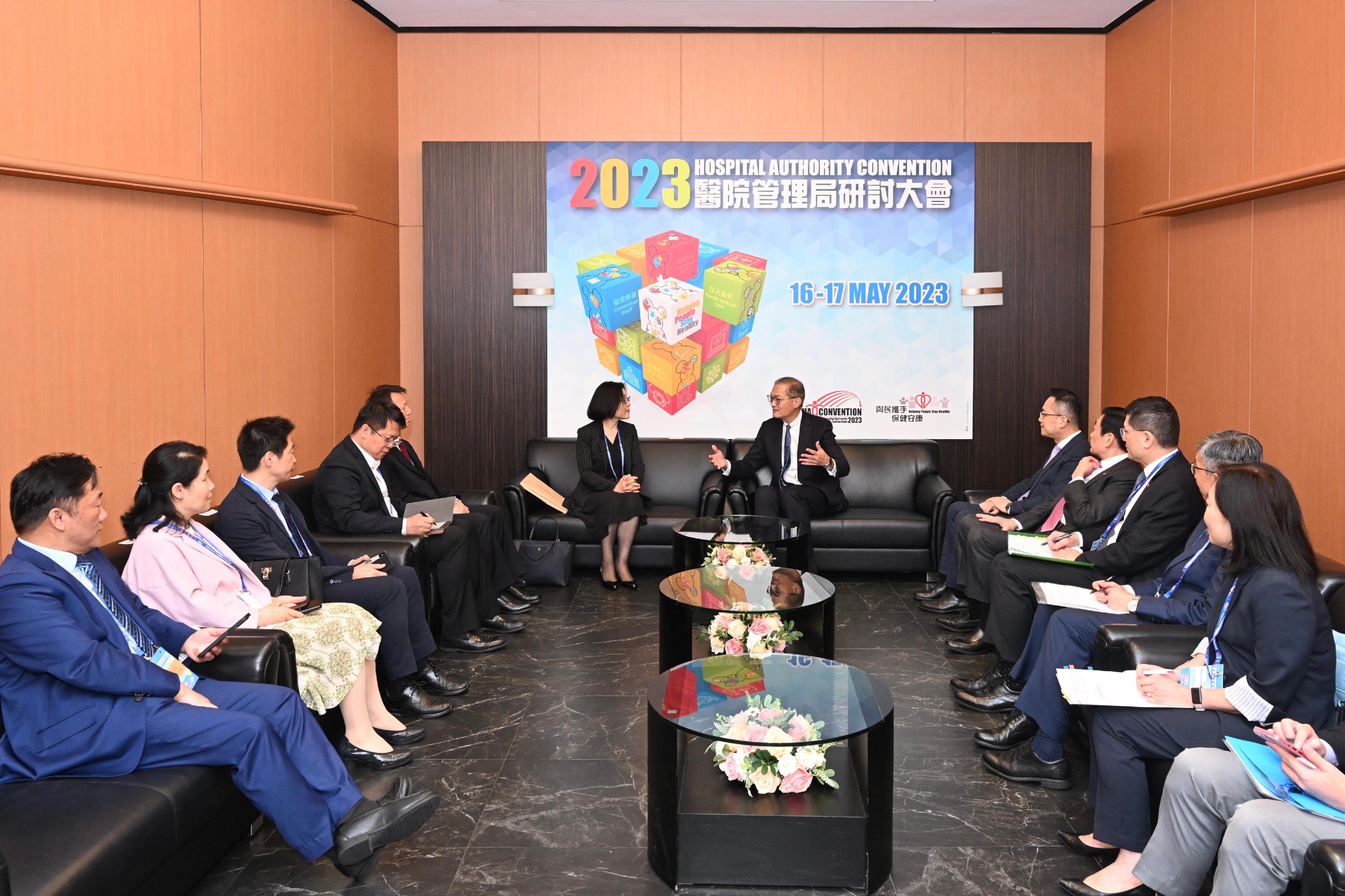 The Secretary for Health, Professor Lo Chung-mau (sixth right), meets the Director of the Office of the Hong Kong, Macao and Taiwan Affairs of the Beijing Municipal Health Commission, Ms Bao Hua (sixth left), and her delegation today (May 17) to explore ways of strengthening co-operation in the area of healthcare, with the Director of Health, Dr Ronald Lam (fifth right); the Chairman of the Hospital Authority (HA), Mr Henry Fan (fourth right); and the Chief Executive of the HA, Dr Tony Ko (third right), in attendance.