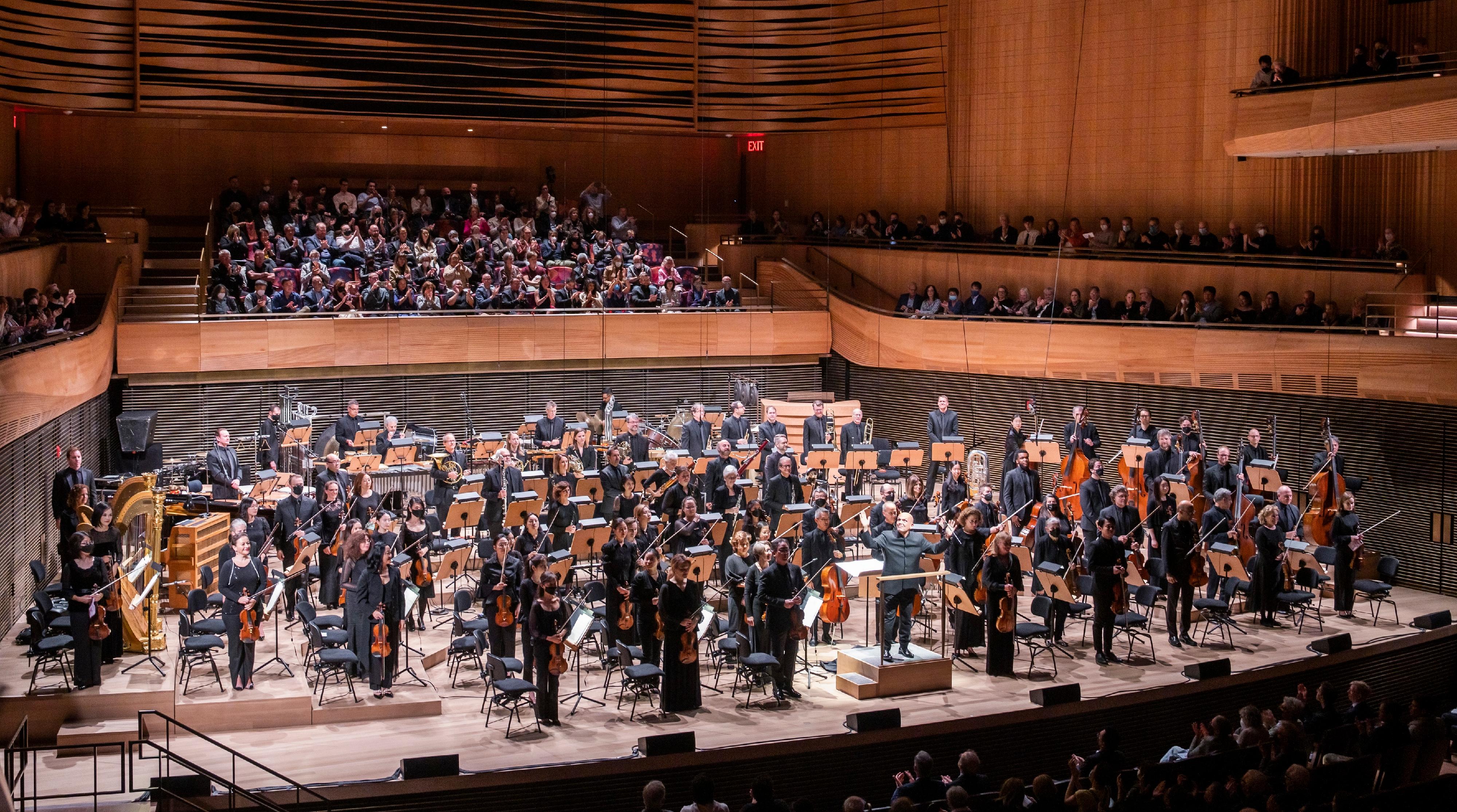 The New York Philharmonic has been invited by the Leisure and Cultural Services Department to stage two concerts on July 4 and 5 (Tuesday and Wednesday). Photo shows the New York Philharmonic and its Music Director Jaap van Zweden. (Source of photo: Chris Lee)