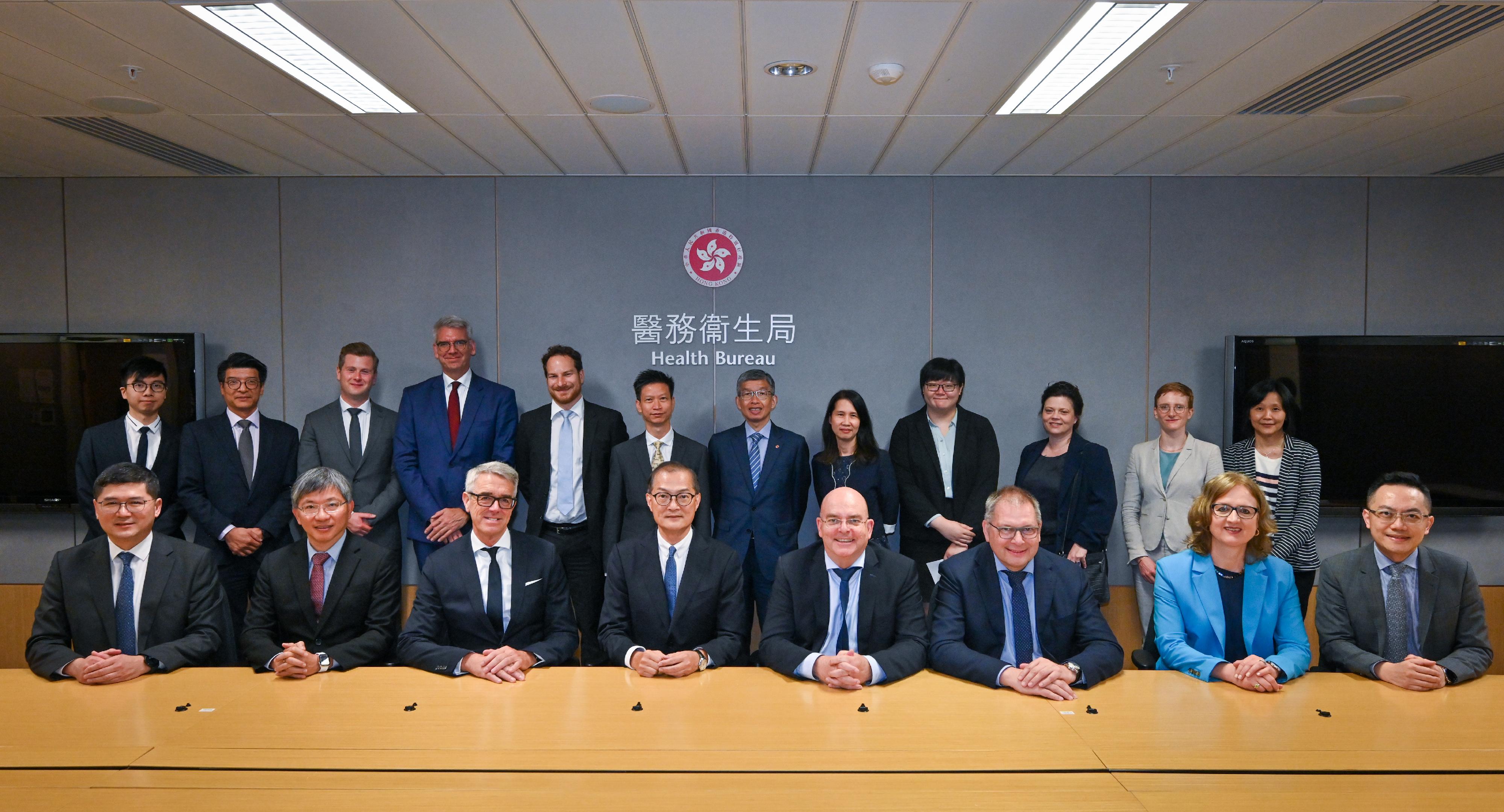 The Secretary for Health, Professor Lo Chung-mau, met with a delegation led by Parliamentary State Secretary to the Federal Minister of Health of Germany Professor Edgar Franke today (May 18). Photo shows Professor Lo (front row, fourth left); Professor Edgar Franke (front row, fourth right); the Permanent Secretary for Health, Mr Thomas Chan (front row, second left); the Director of Health, Dr Ronald Lam (front row, first right); Deputy Secretary for Health Mr Sam Hui (back row, sixth left); the Commissioner for Primary Healthcare, Dr Pang Fei-chau (back row, second left); and the Chief Executive of the Hospital Authority, Dr Tony Ko (front row, first left), and other attendees of the meeting.