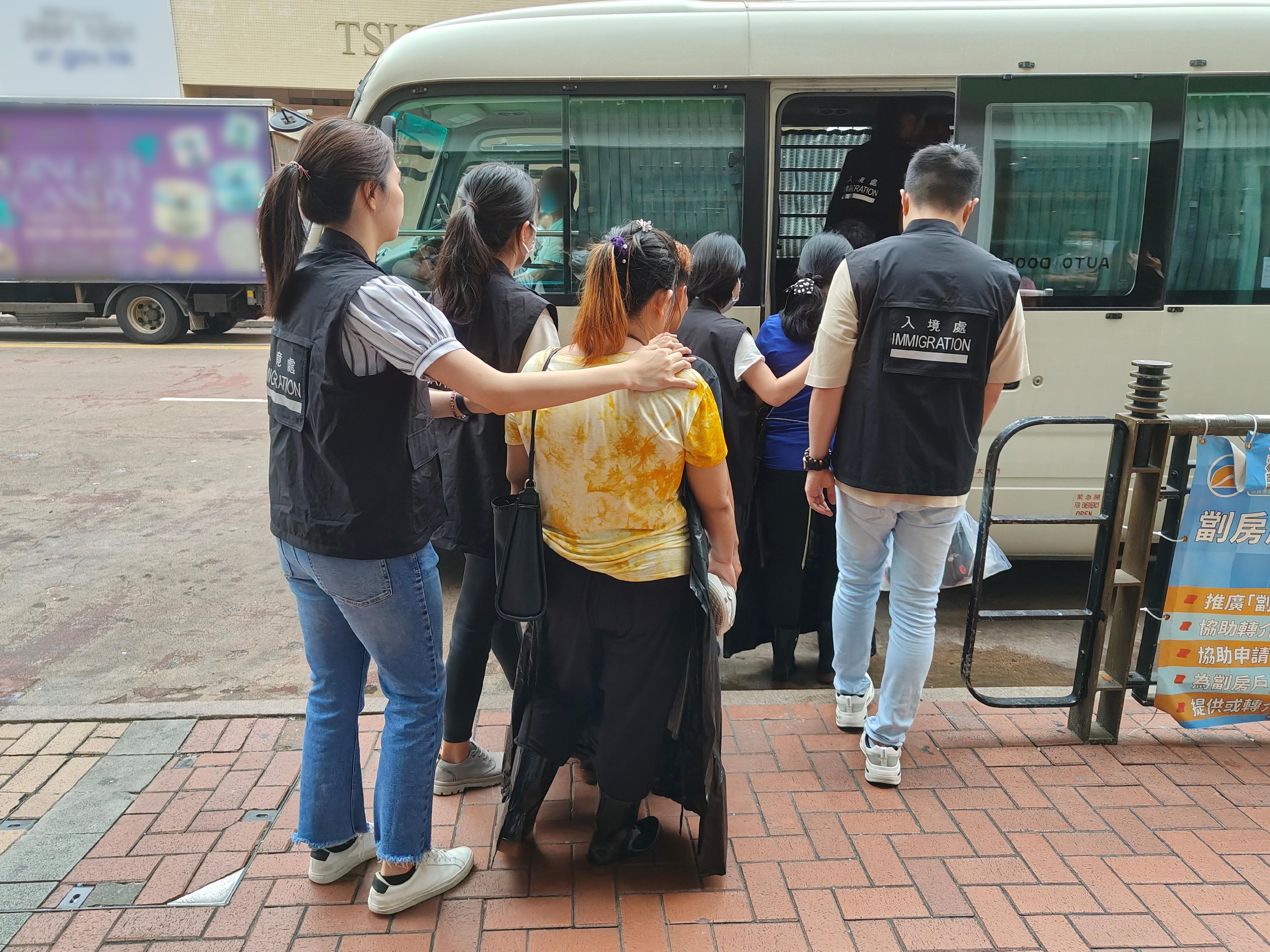 The Immigration Department mounted a series of territory-wide anti-illegal worker operations codenamed "Lightshadow", "Twilight" and a joint operation with the Hong Kong Police Force codenamed "Windsand" for four consecutive days from May 15 to yesterday (May 18). Photo shows suspected illegal workers arrested during an operation.