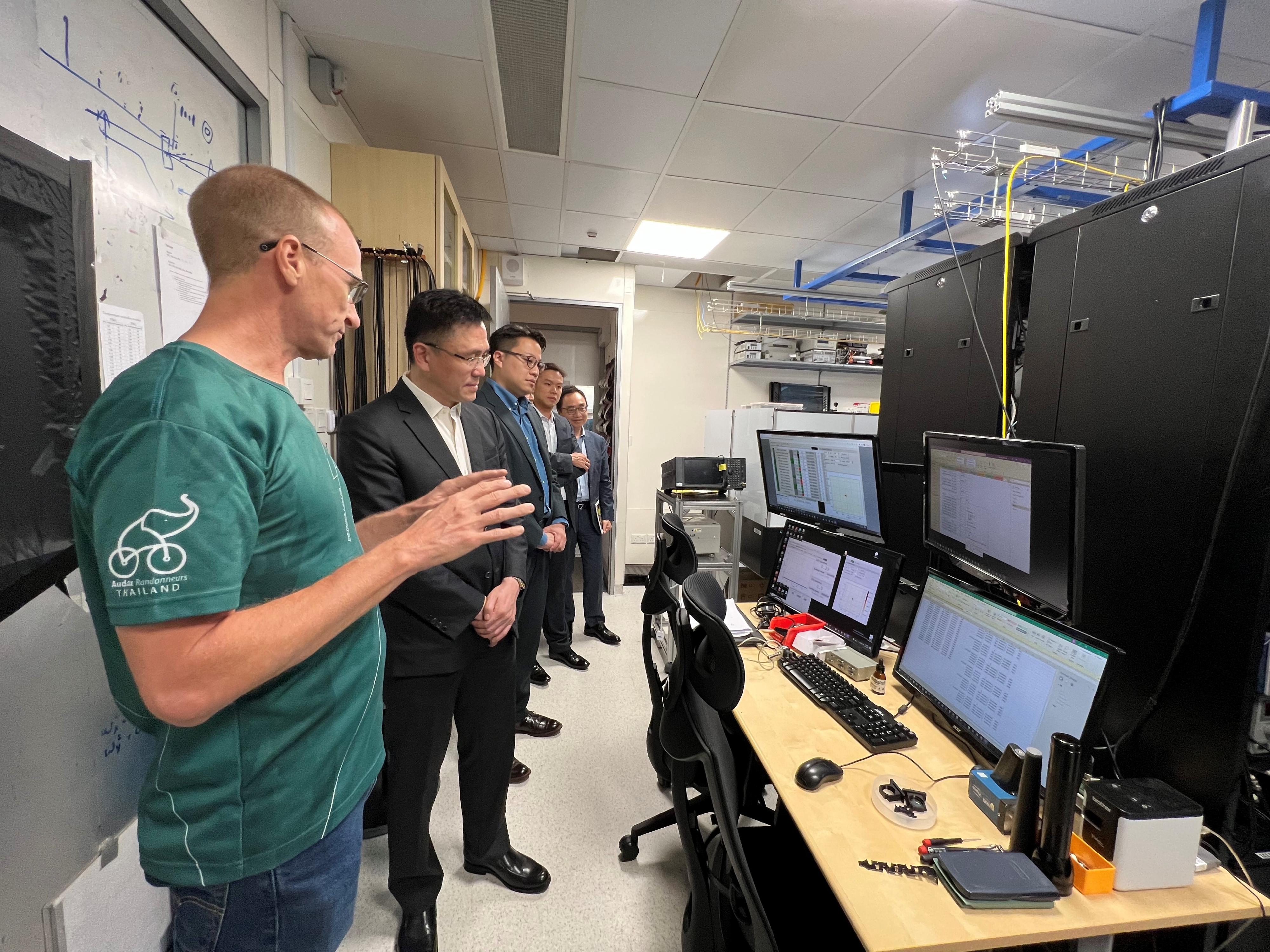 The Secretary for Innovation, Technology and Industry, Professor Sun Dong (second left), tours the laboratories of the Centre for Quantum Technologies today (May 22) in Singapore.