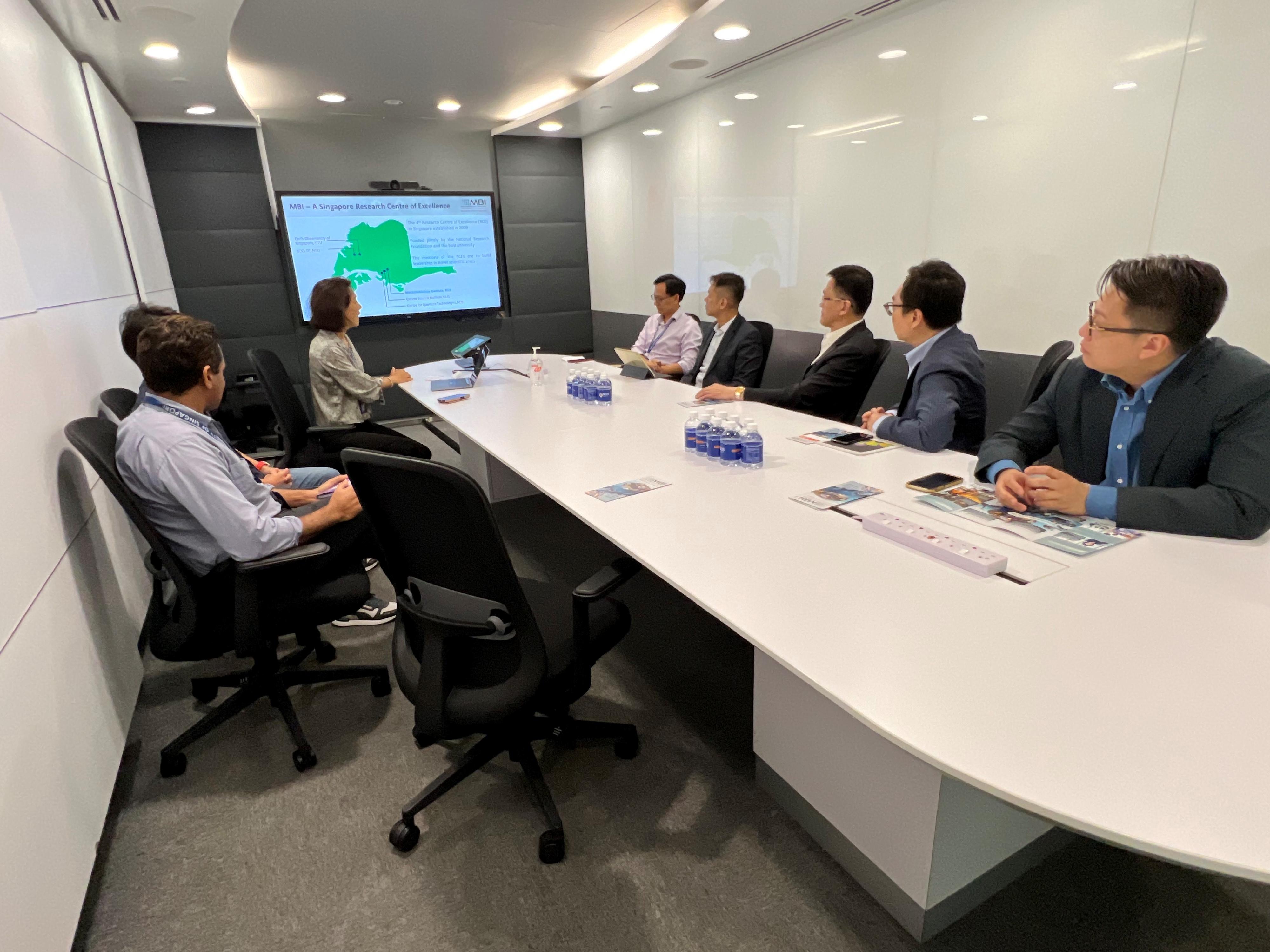 The Secretary for Innovation, Technology and Industry, Professor Sun Dong (third right), visits the Mechanobiology Institute today (May 22) in Singapore and receives a briefing on the transfer of the institute's research themes and expertise, its state-of-the-art facility for collaborative research, as well as translation of mechanobiology discoveries to prevent, diagnose and treat human diseases.