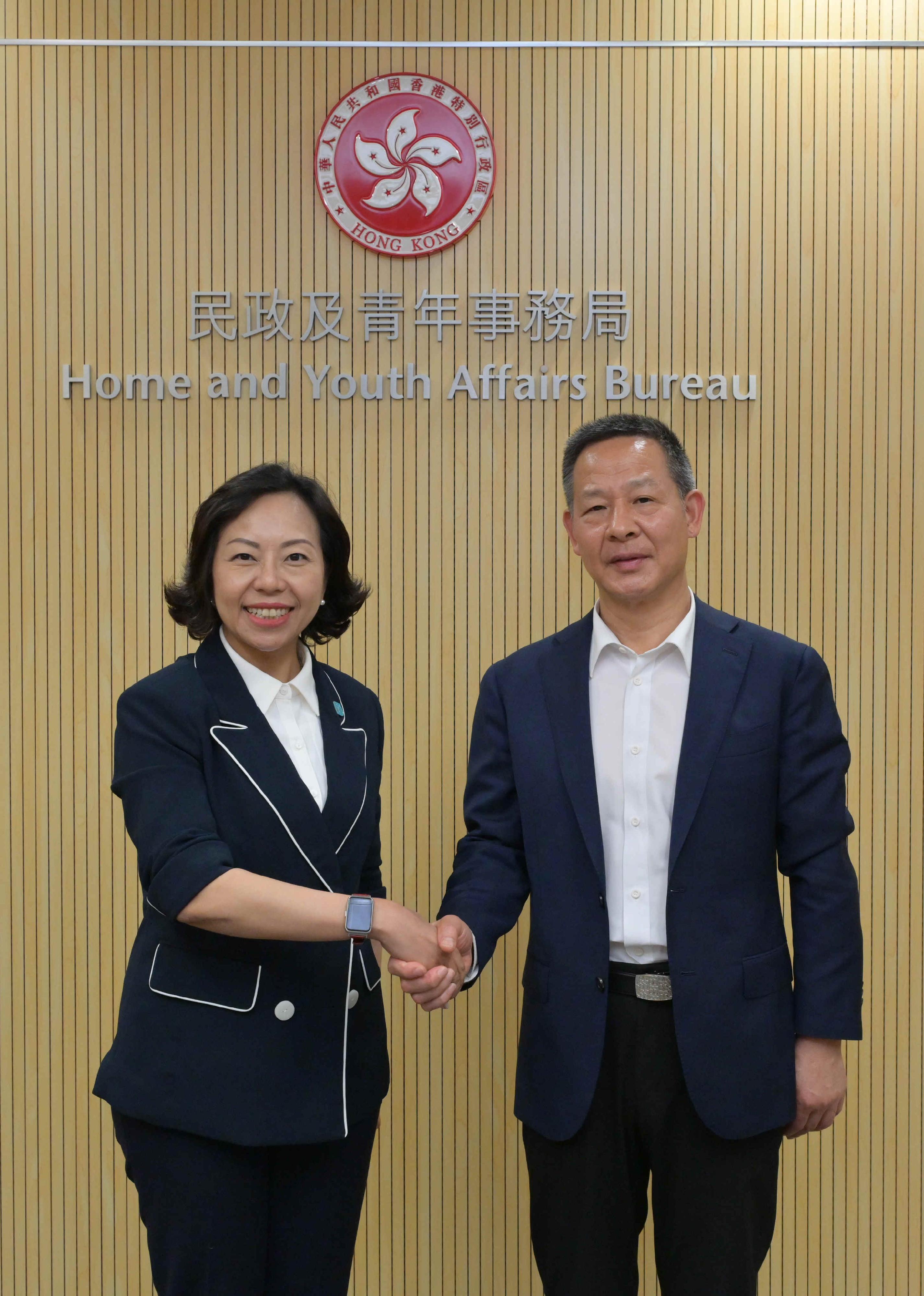 The Secretary for Home and Youth Affairs, Miss Alice Mak (left), today (May 22) met with a delegation led by Deputy Director of the Department of Hong Kong and Macao Affairs of the People's Government of Zhejiang Province Mr Yao Guowen to exchange views on promoting Hong Kong's youth integration into the country's overall development and youth exchanges between the Mainland and Hong Kong. 